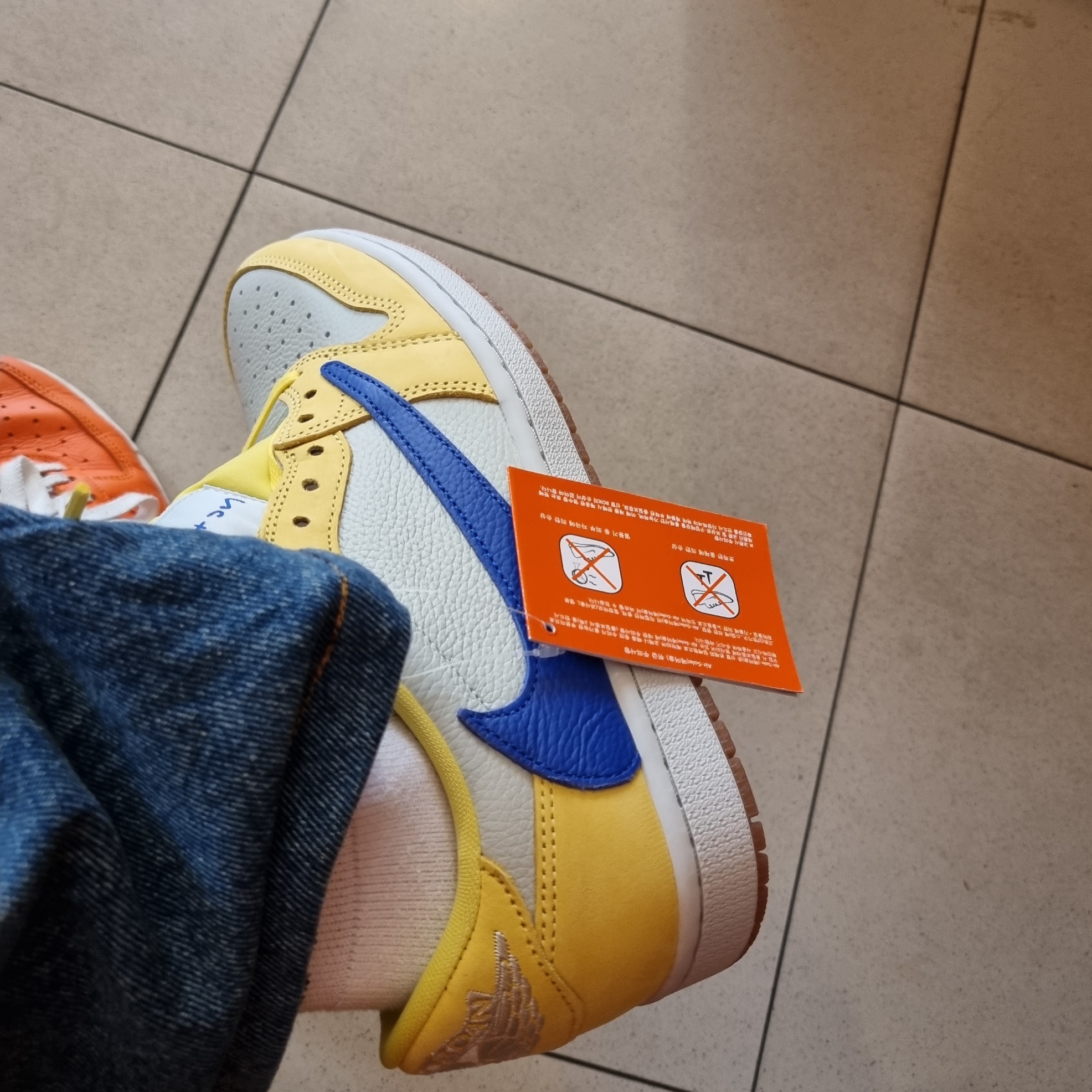 (W) Jordan 1 x Travis Scott Retro Low OG SP Canary 착용 스타일