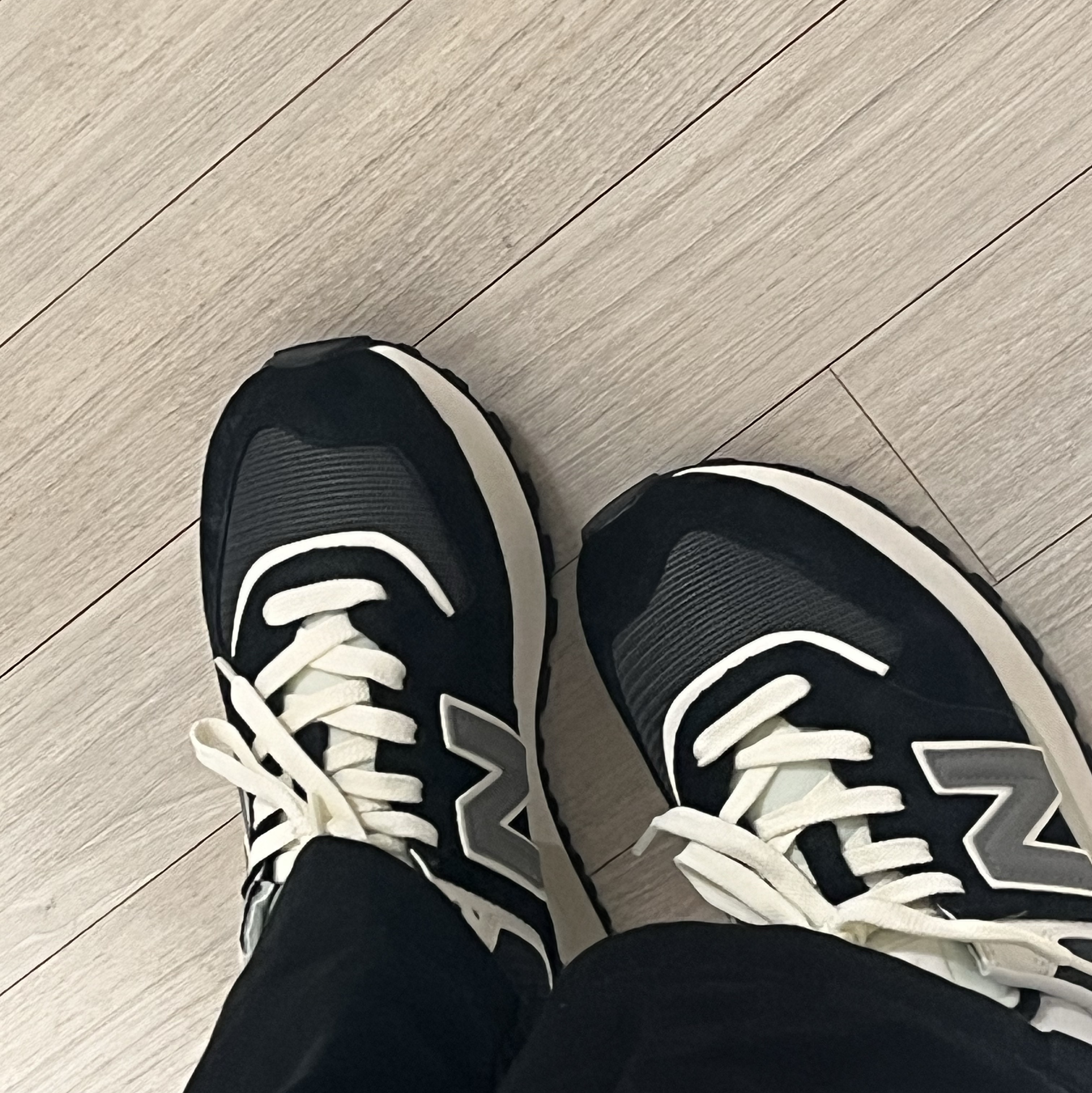 New Balance 574 Legacy Black 착용 스타일 - 2