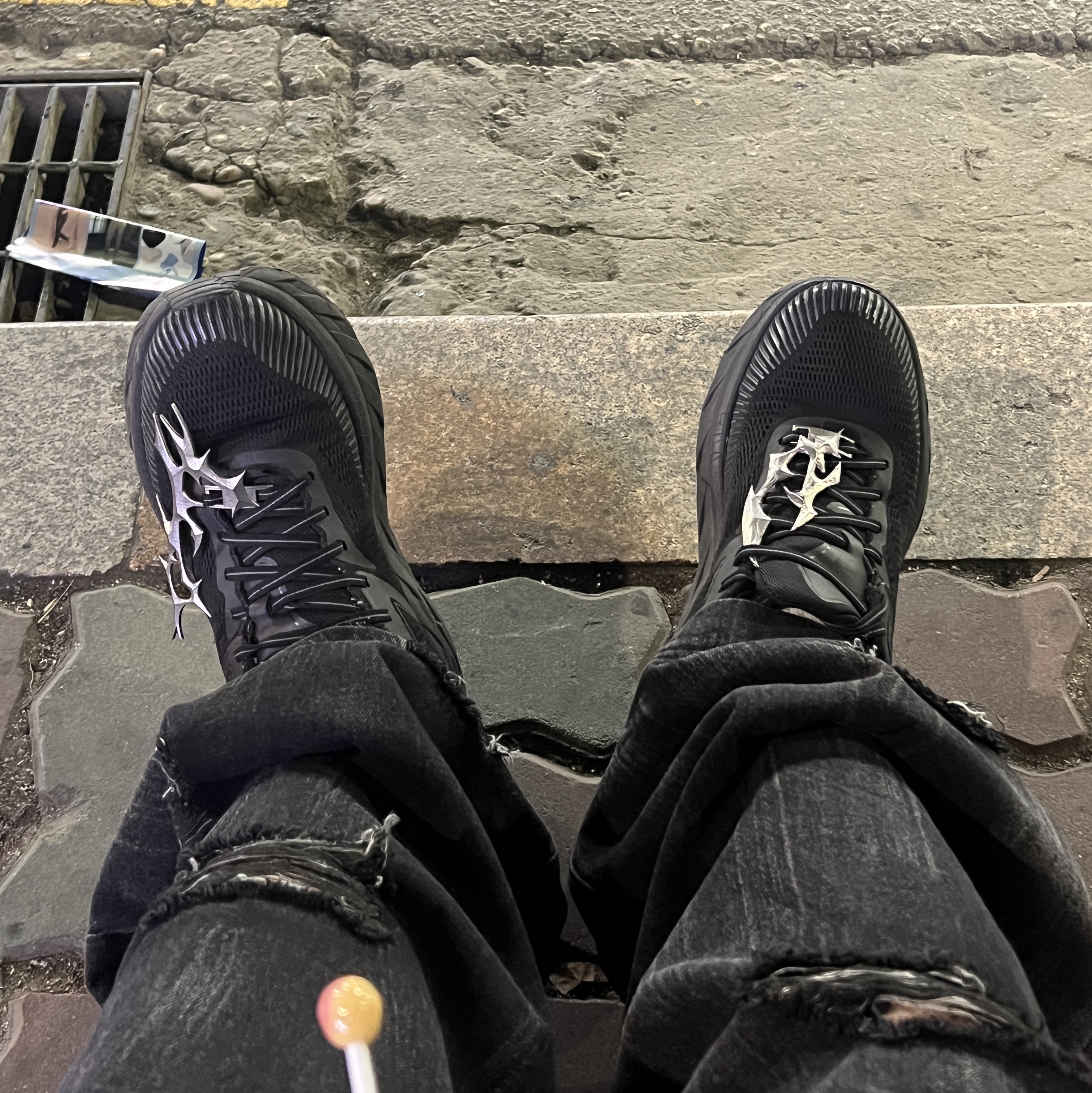 Hoka Bondi 7 Black, Test Artifact TASH Dubre 001 Steel 착용 스타일