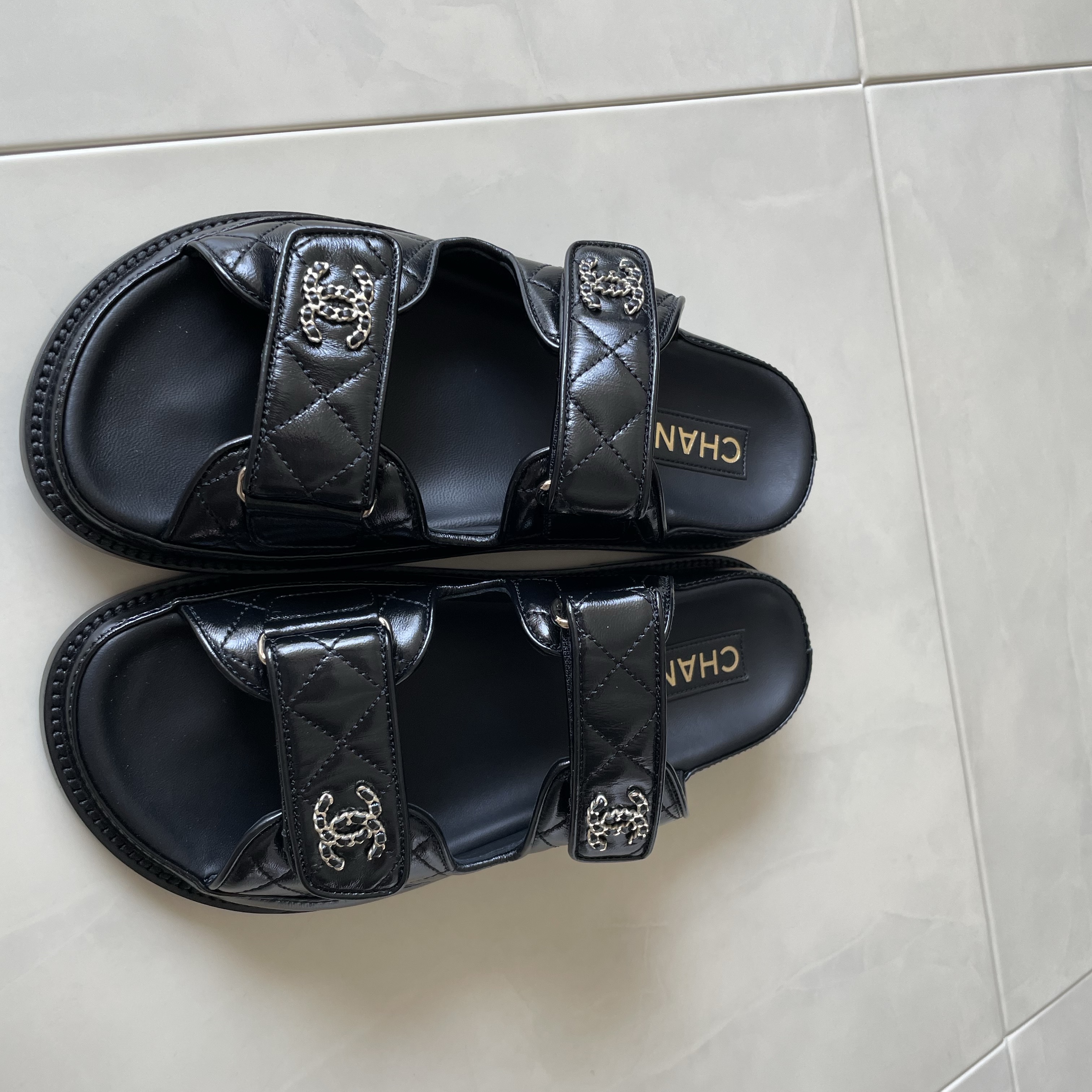 (W) Chanel Mules Lambskin & Black 착용 스타일