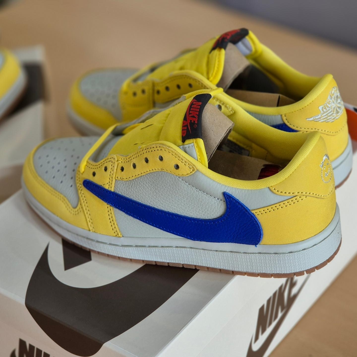 (W) Jordan 1 x Travis Scott Retro Low OG SP Canary 착용 스타일 - 3