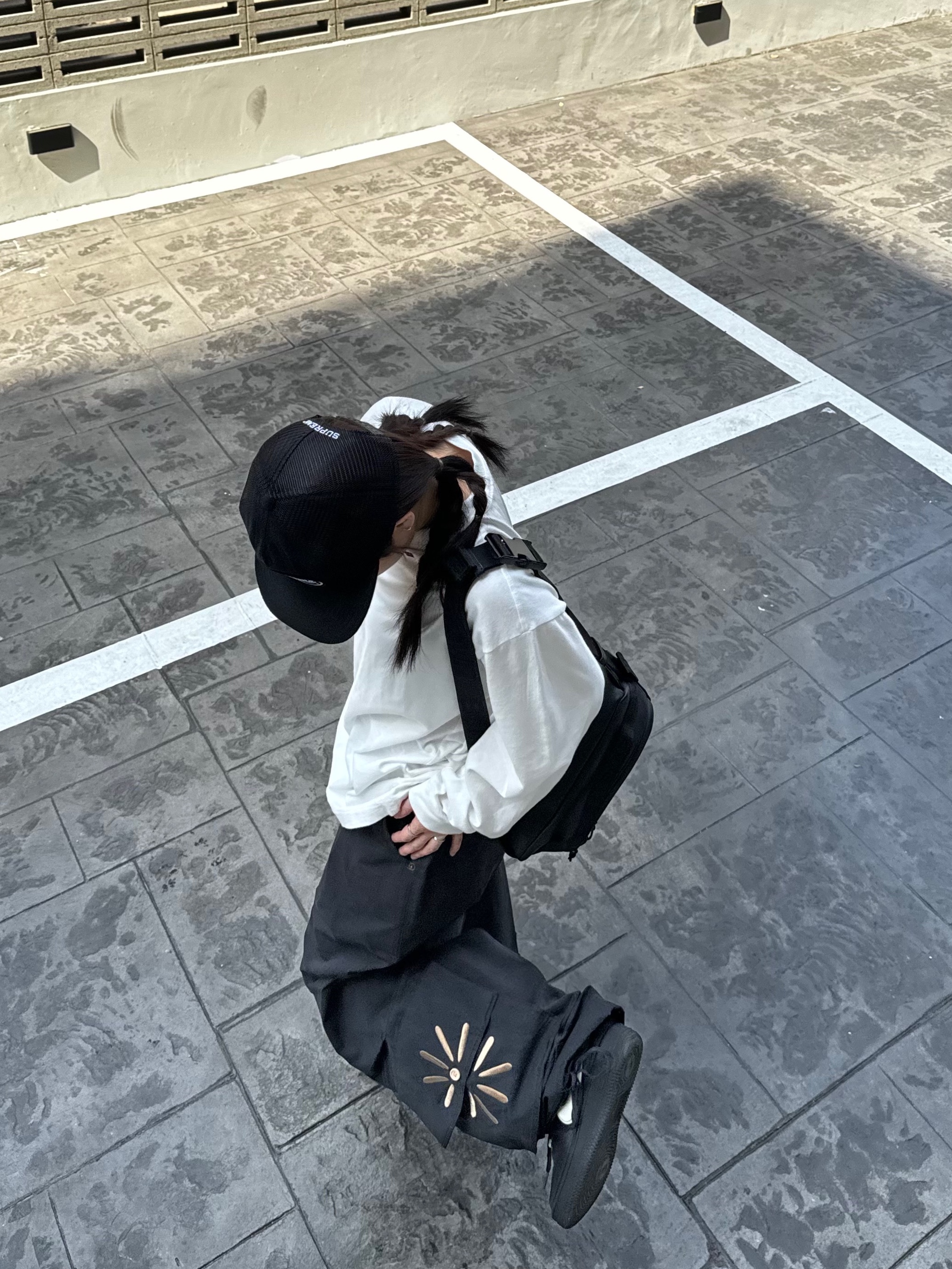 Supreme Collar Logo L/S Top White - 23FW, Supreme Terry Mesh Back 5-Panel Black - 24SS 착용 스타일 - 1