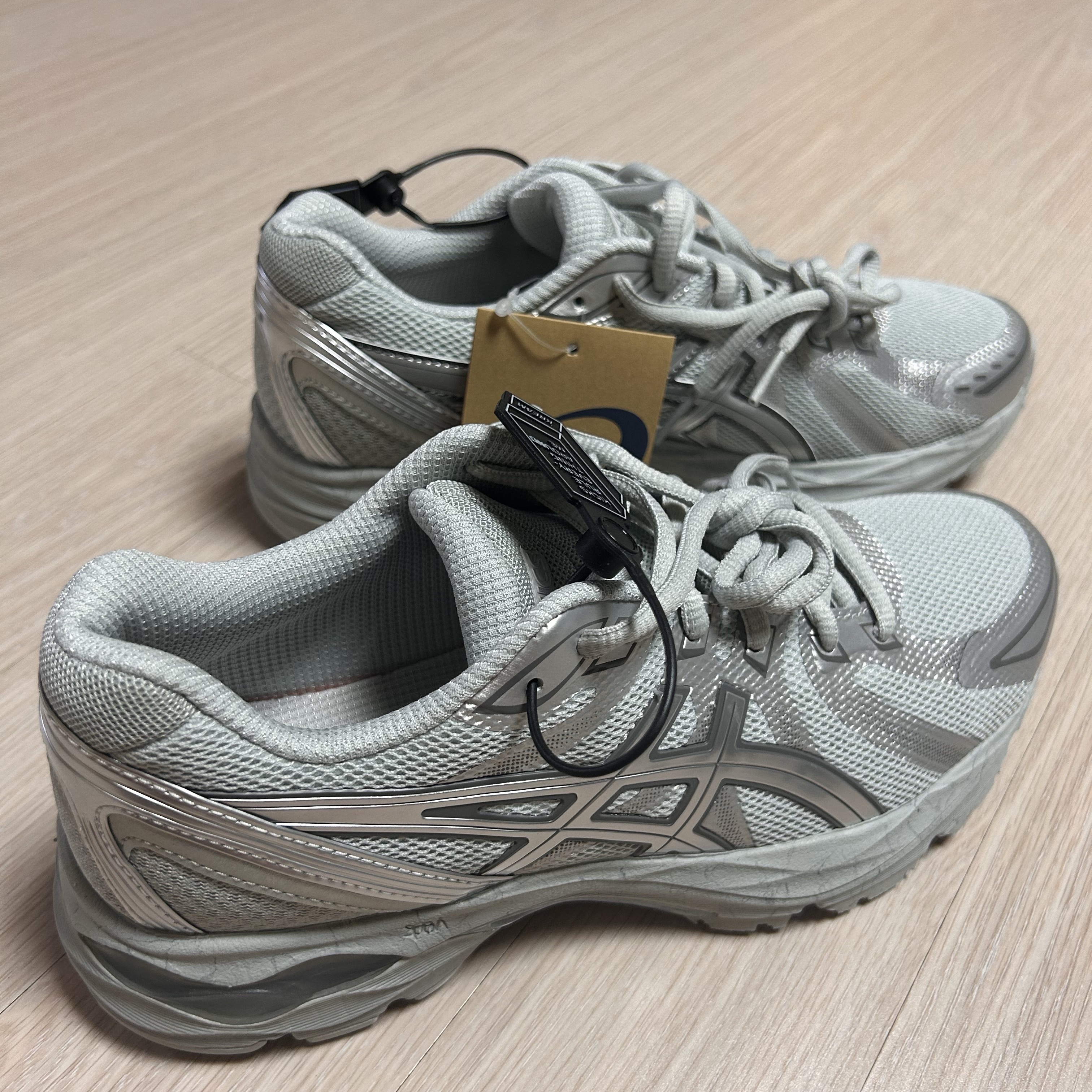 (W) Asics Gel-Flux 4 CN Gray Silver 착용 스타일 - 1