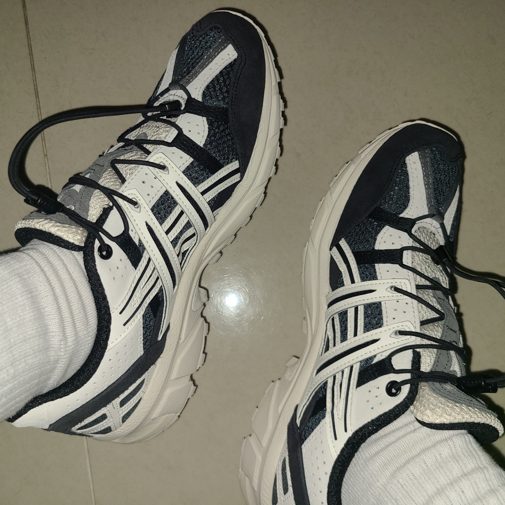 Asics Unlimited Gel-Sonoma 15-50 Carrier Grey White Alyssum 착용 스타일 - 2