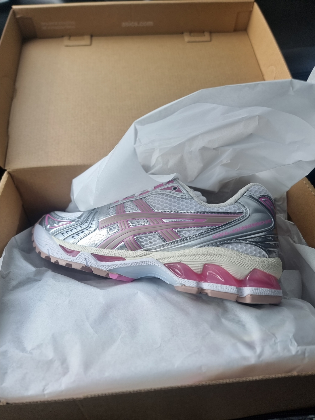Asics Unlimited Gel-Kayano 14 White Fawn 착용 스타일