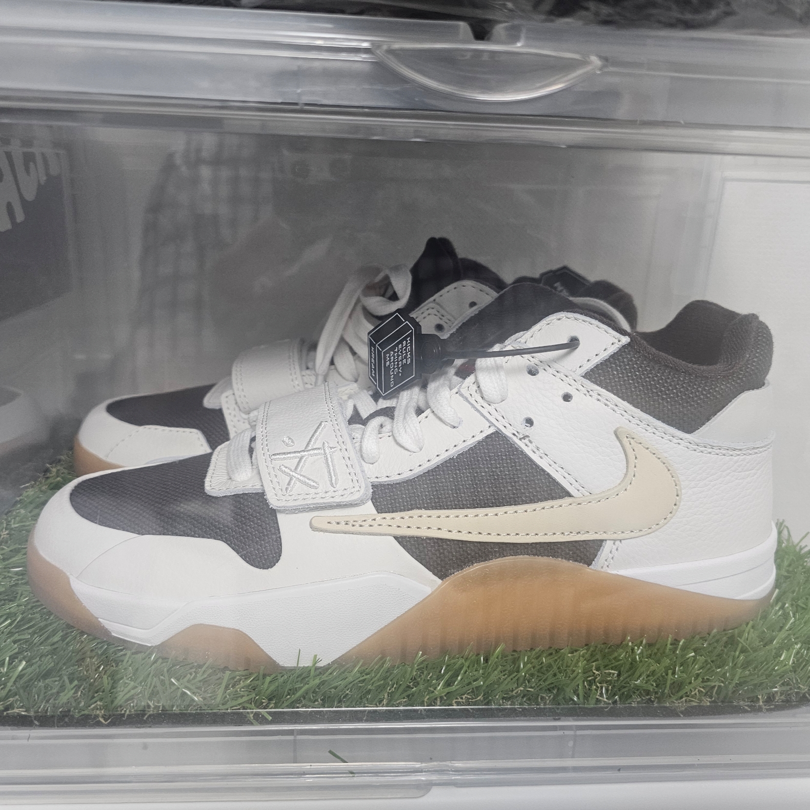 (W) Jordan 1 x Travis Scott Retro Low OG SP Canary 착용 스타일 - 4