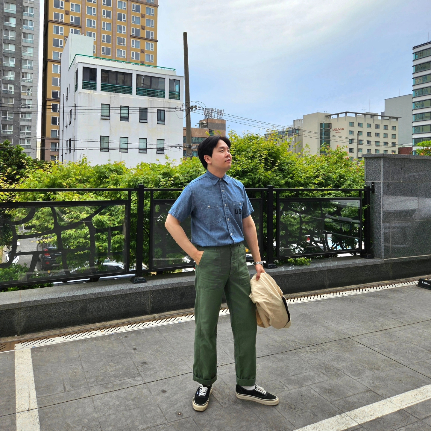 Orslow 5002 US Army Fatigue Pants Green, Vans Authentic 44 DX Anaheim Factory Black 착용 스타일 - 5