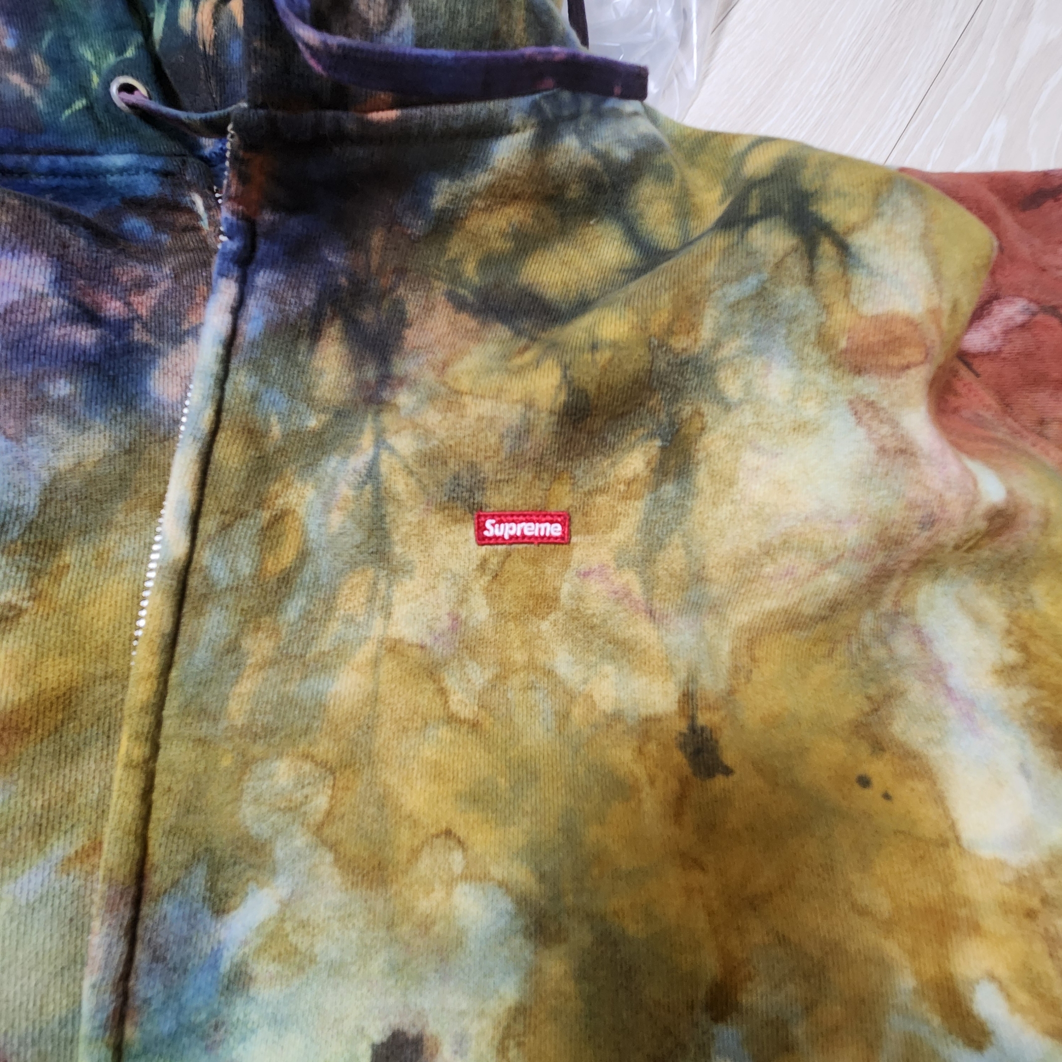 Supreme Overdyed Small Box Zip Up Hooded Sweatshirt Multicolor - 24SS, Nike x Futura Laboratories SB Dunk Low OG QS White and Geode Teal 착용 스타일 - 5