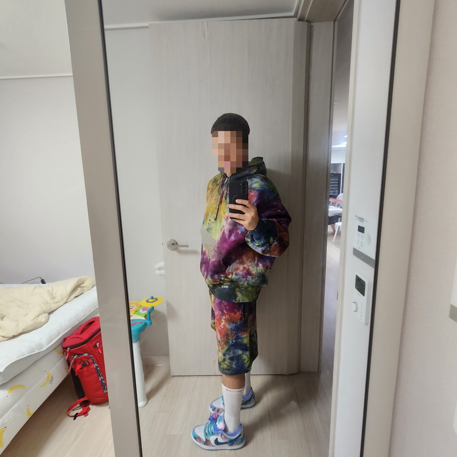 Supreme Overdyed Small Box Zip Up Hooded Sweatshirt Multicolor - 24SS, Nike x Futura Laboratories SB Dunk Low OG QS White and Geode Teal 착용 스타일 - 1