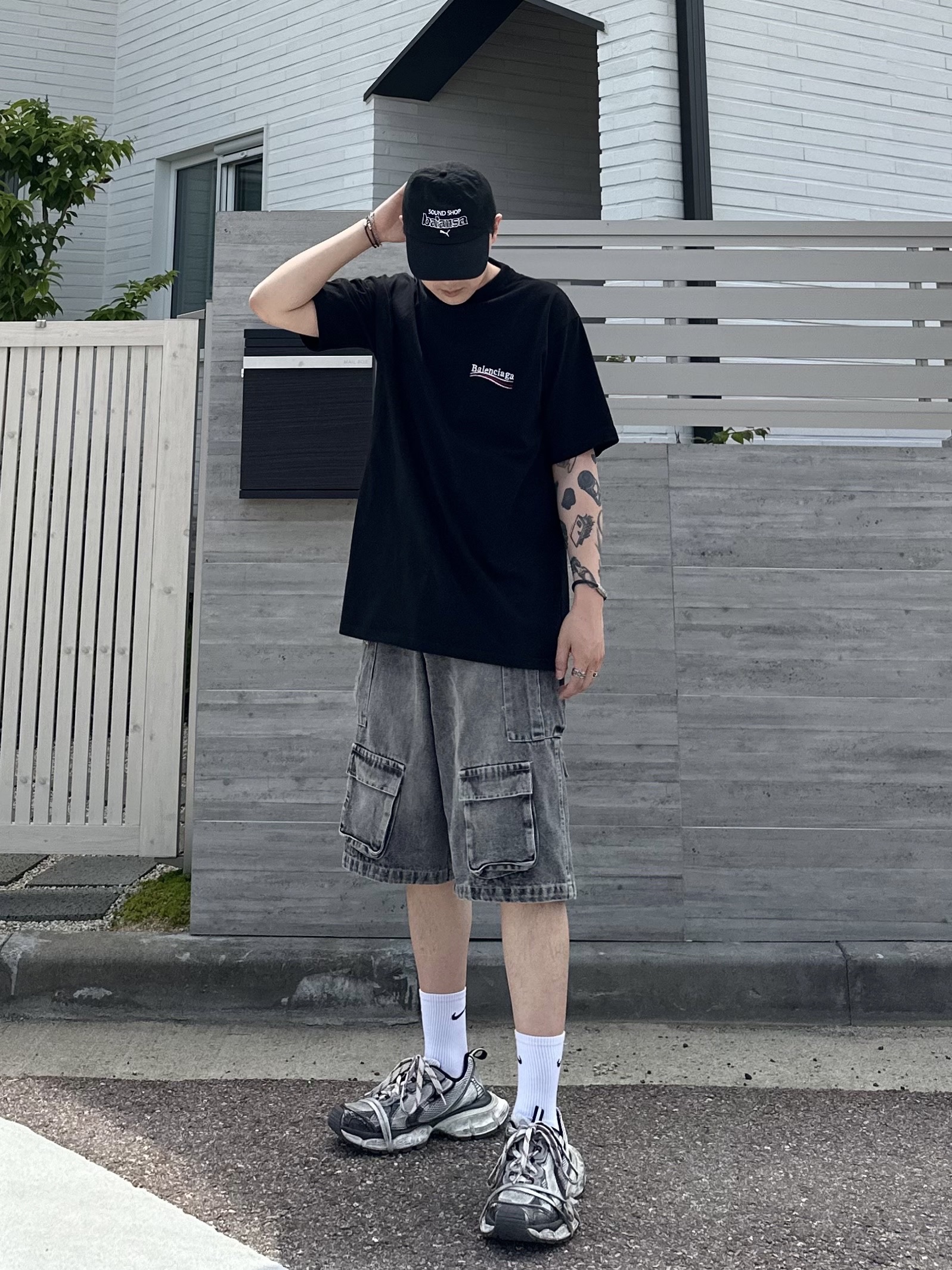 Balenciaga 3XL Sneakers Grey White Red 착용 스타일 - 1