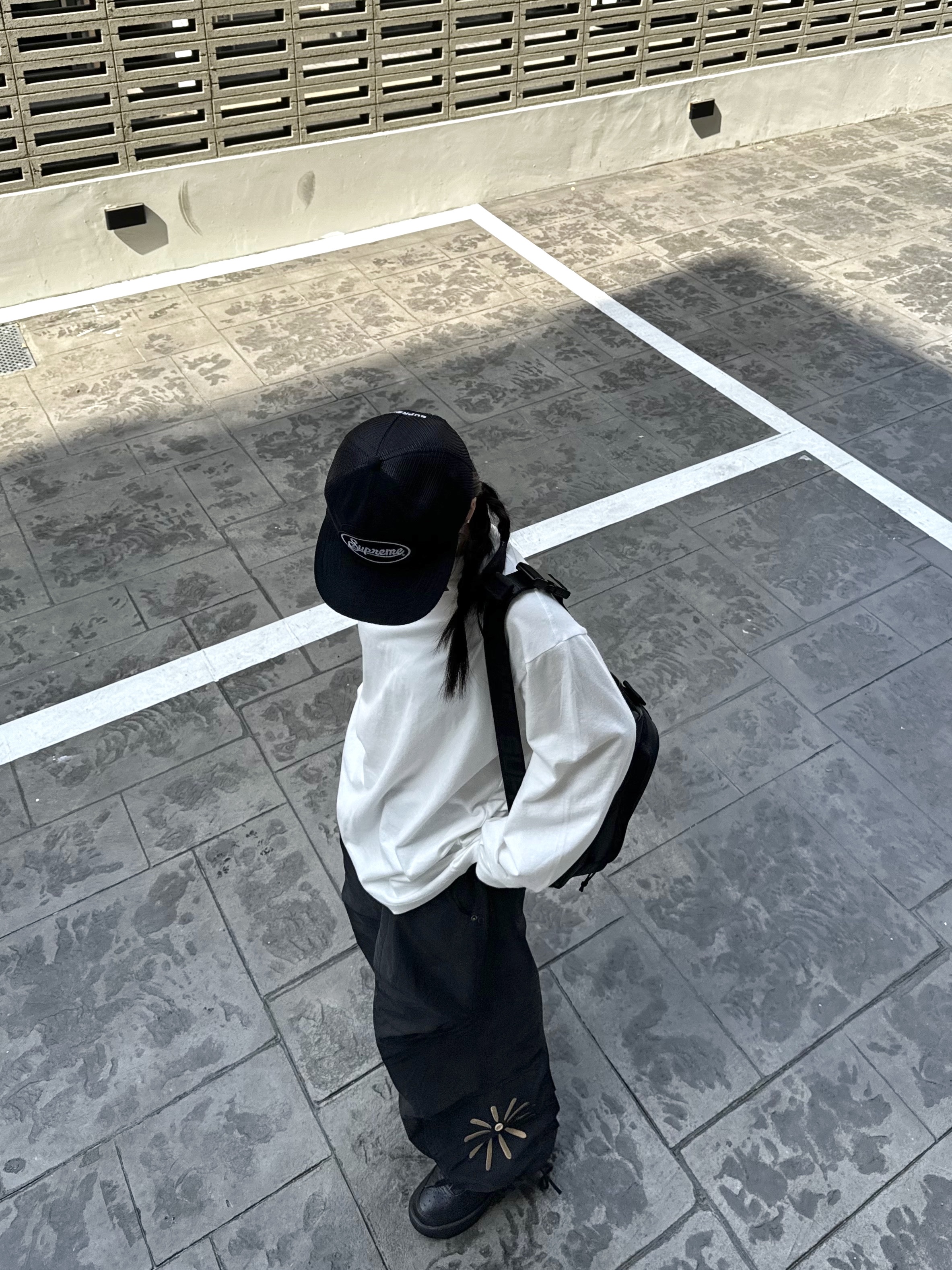 Supreme Collar Logo L/S Top White - 23FW, Supreme Terry Mesh Back 5-Panel Black - 24SS 착용 스타일 - 2