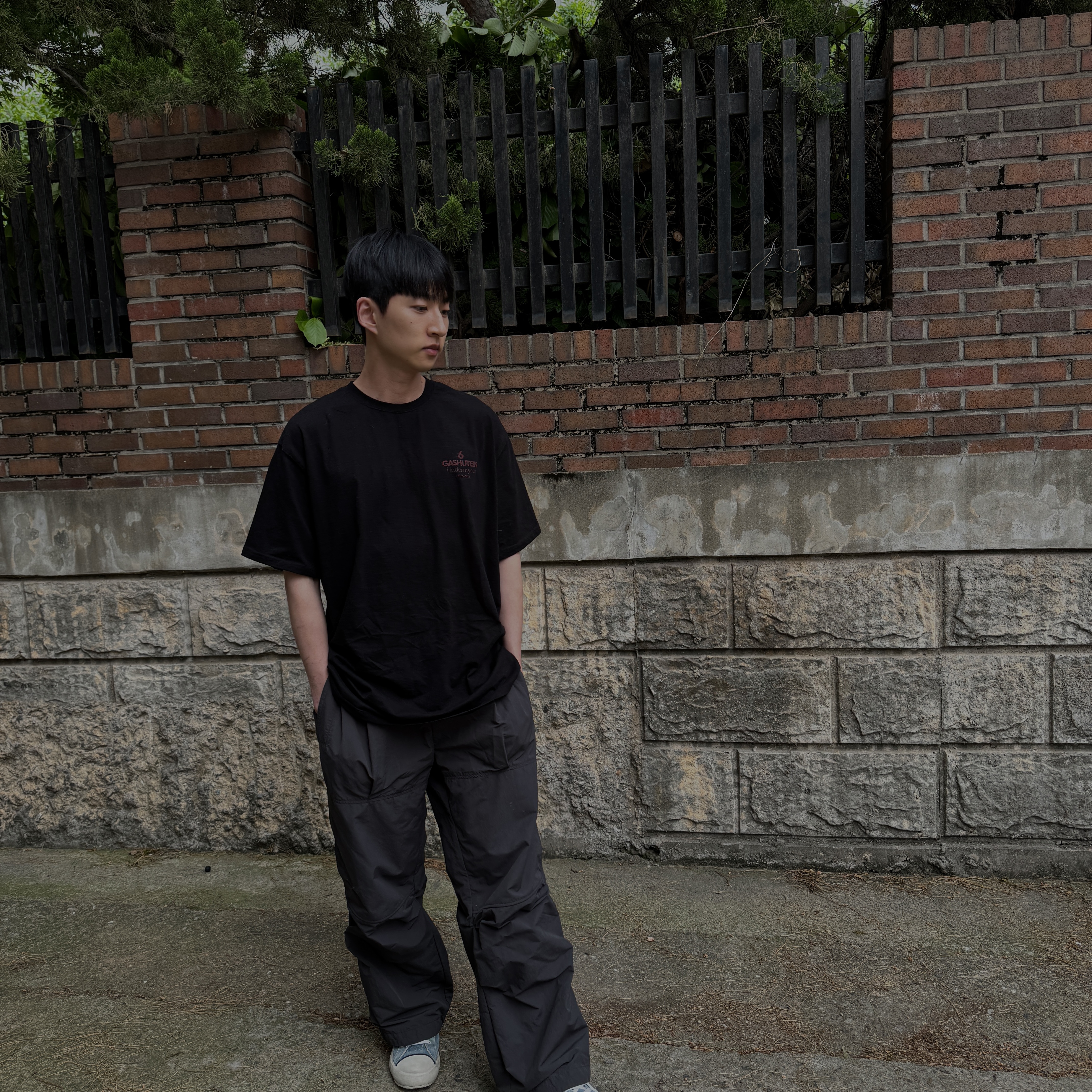 Undermycar Gashutein 6 Money Bundle Graphic T-Shirt Rococco Red - 24SS 착용 스타일