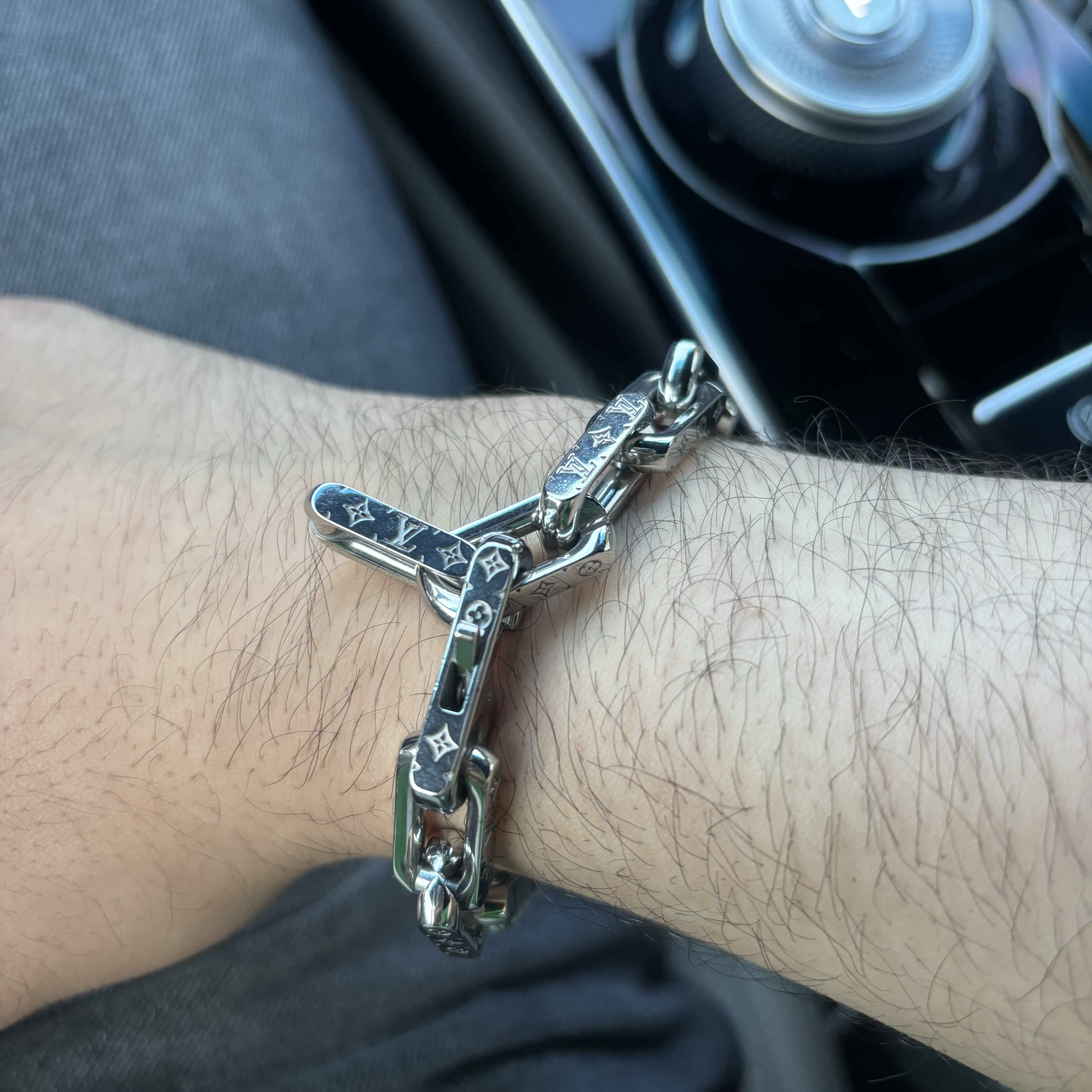 Louis Vuitton Monogram Chain Bracelet Silver 착용 스타일