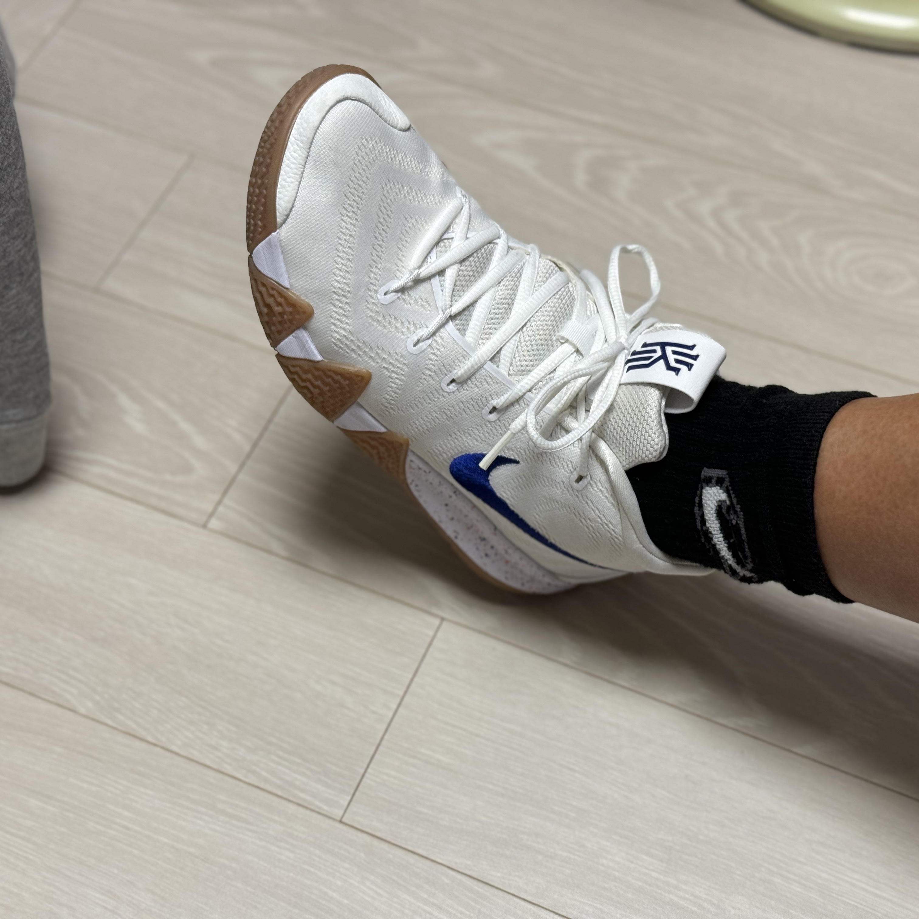 Nike Kyrie 4 Uncle Drew 착용 스타일 - 1