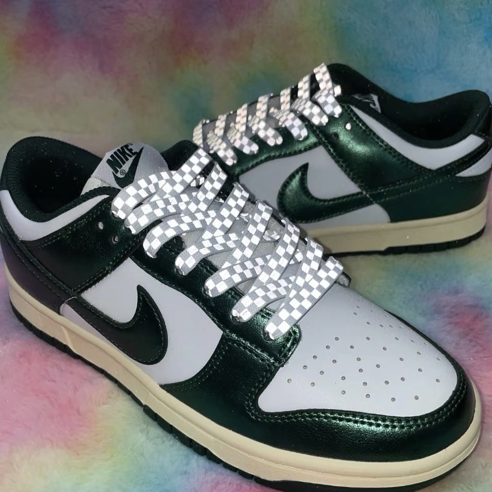(W) Nike Dunk Low Vintage Green 착용 스타일 - 1