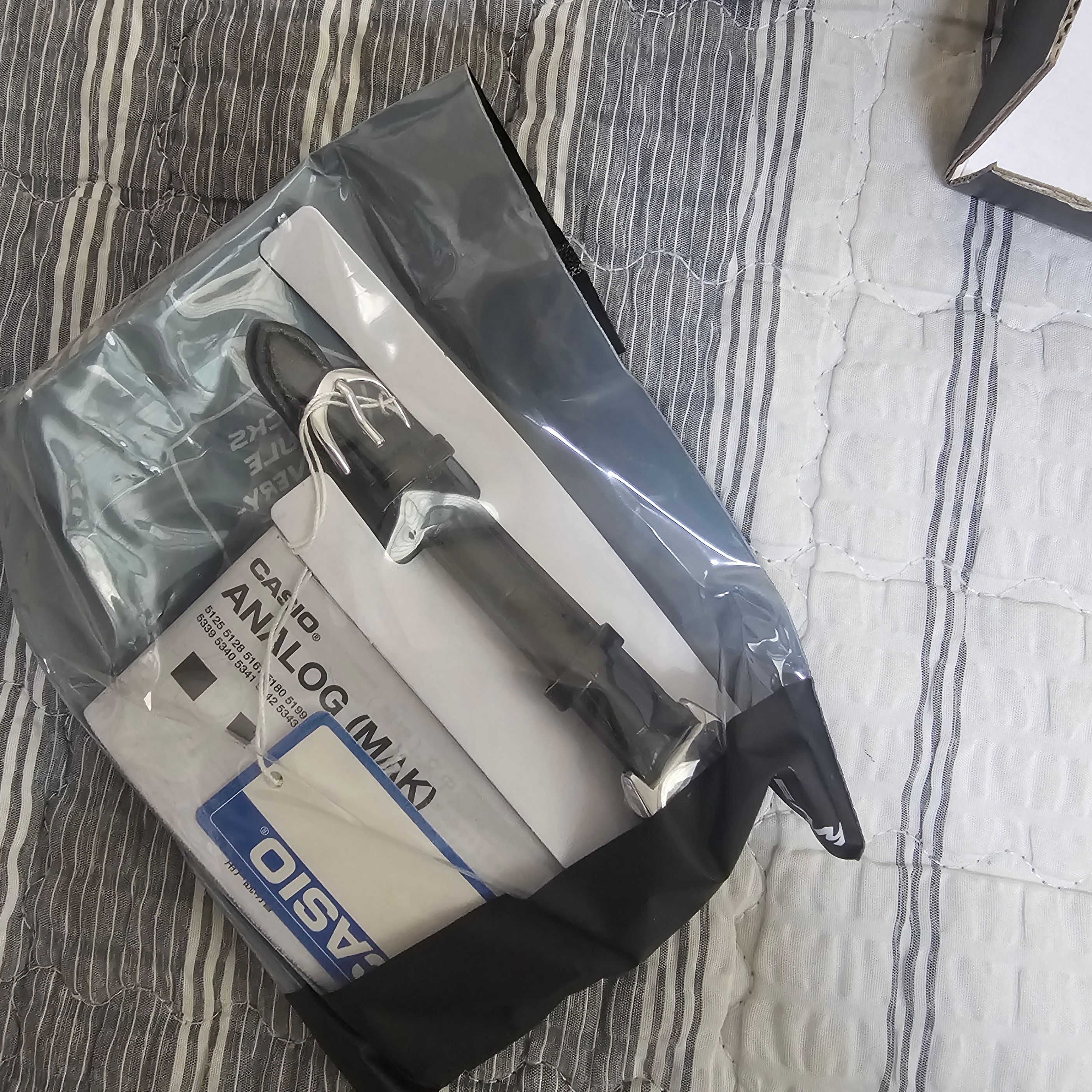 Casio LTP-V007L-7B1 착용 스타일