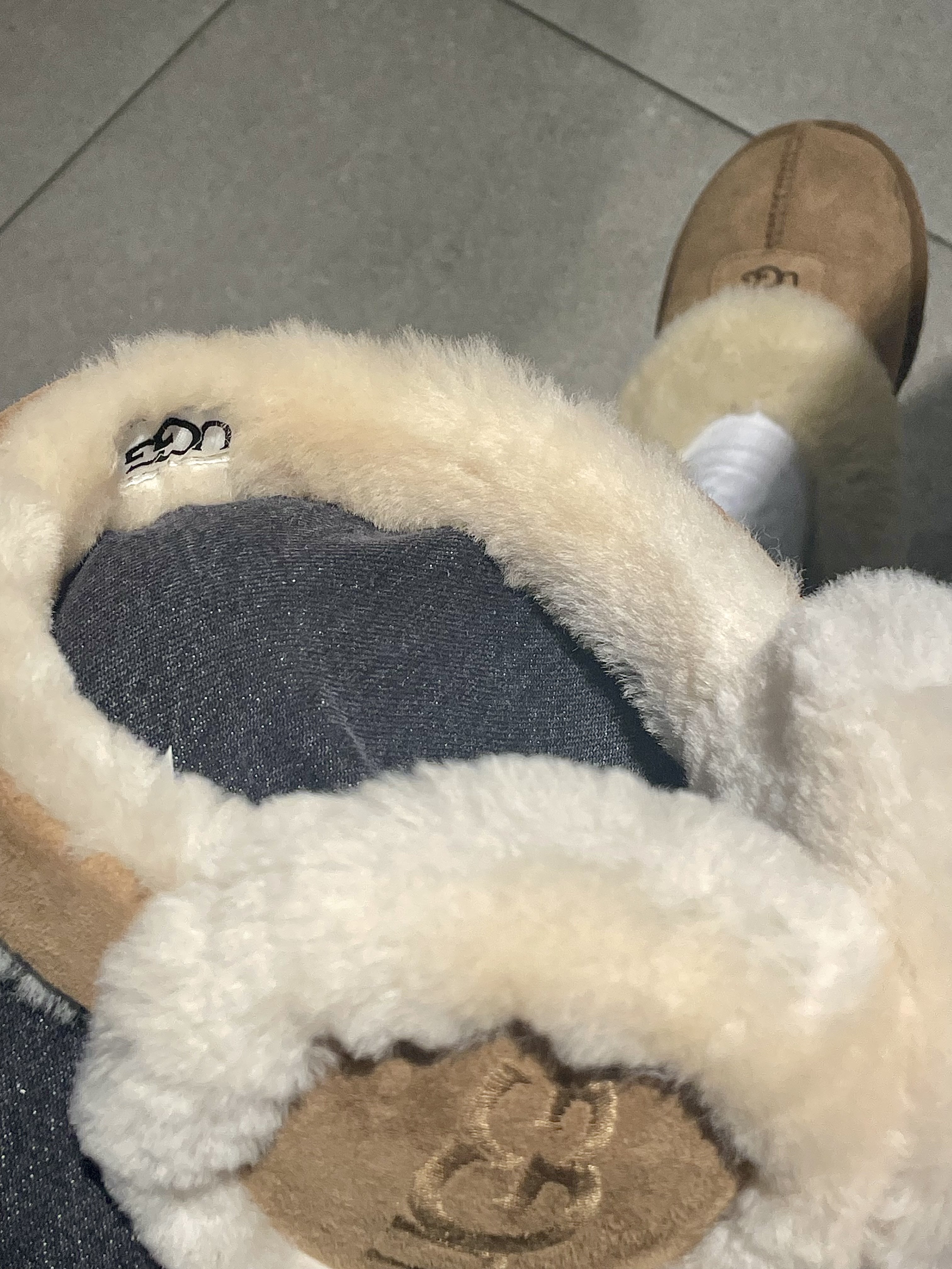 (W) UGG Embroidered Logo Earmuff Chestnut, (W) UGG Coquette Slipper Chestnut 착용 스타일 - 1