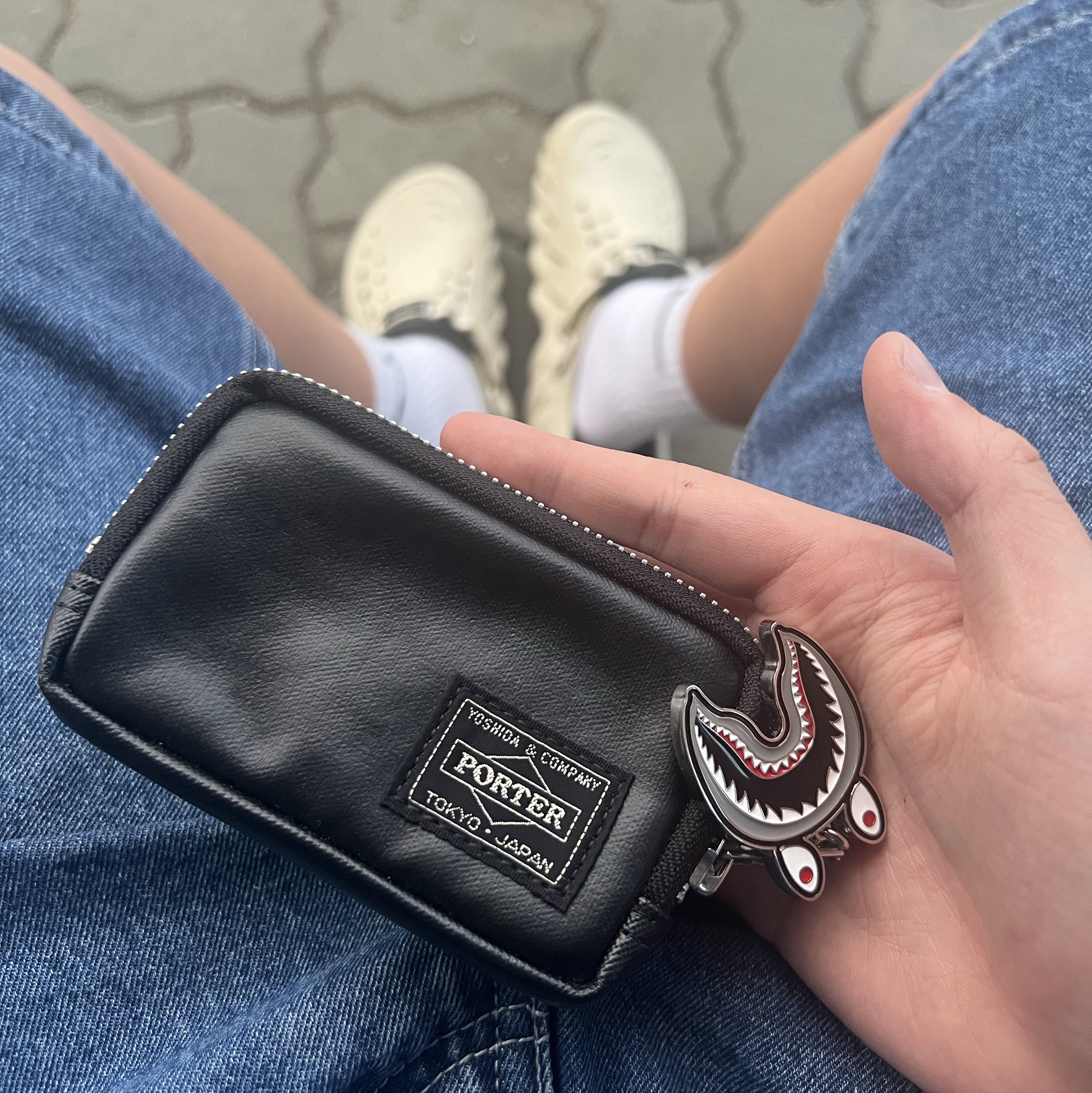 Porter Freestyle Multi Coin Case Black, BAPE Shark Metal Keychain Black 착용 스타일
