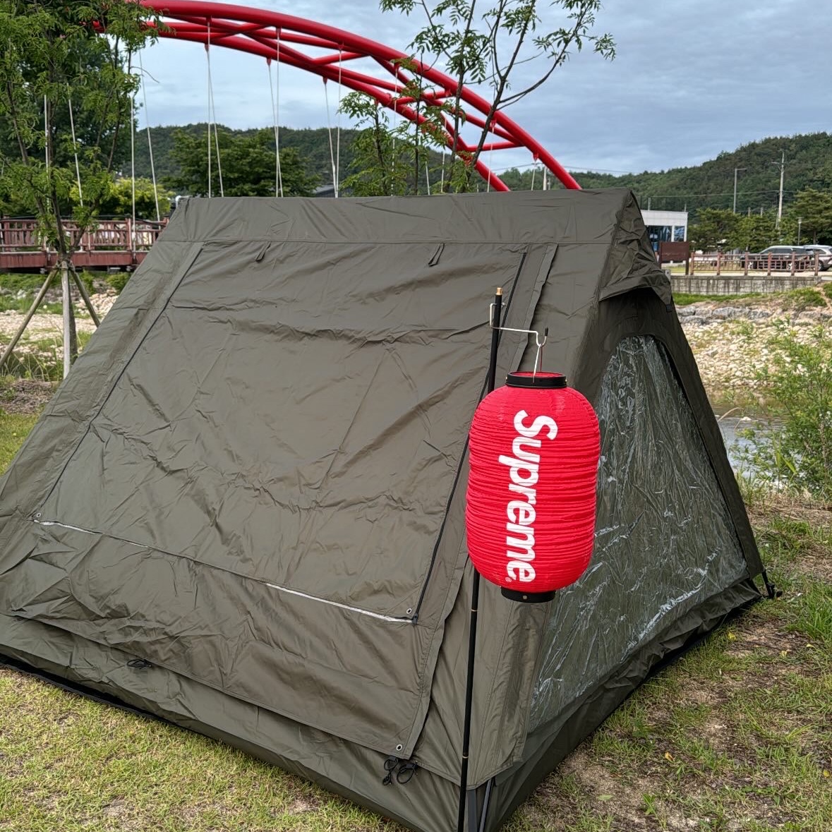 Supreme Hanging Lantern Red - 19FW 착용 스타일