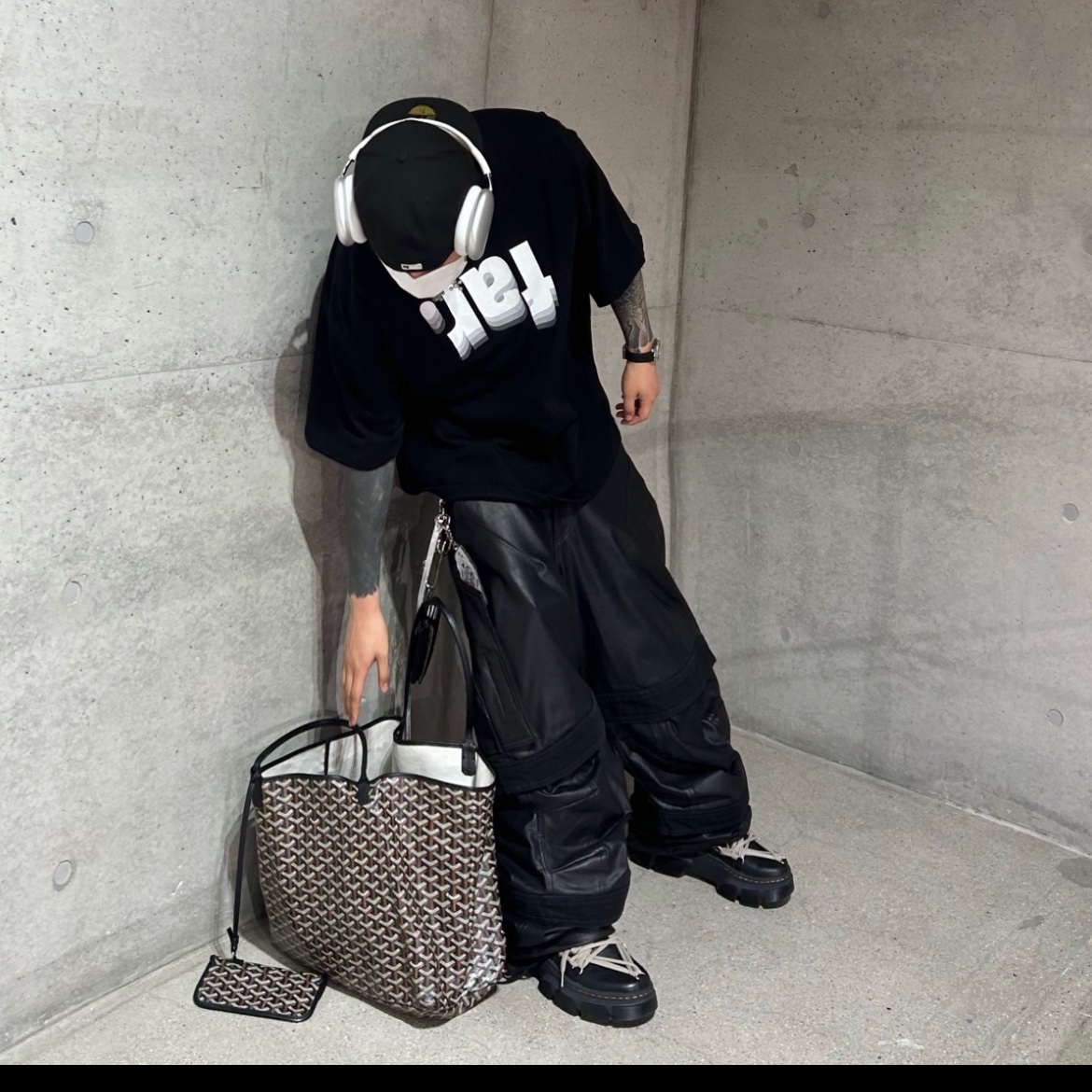 Dr. Martens x Rick Owens 1460 DMXL Megalace Black, Farfromwhat Far Layered Work Pants Coated Black 착용 스타일 - 2