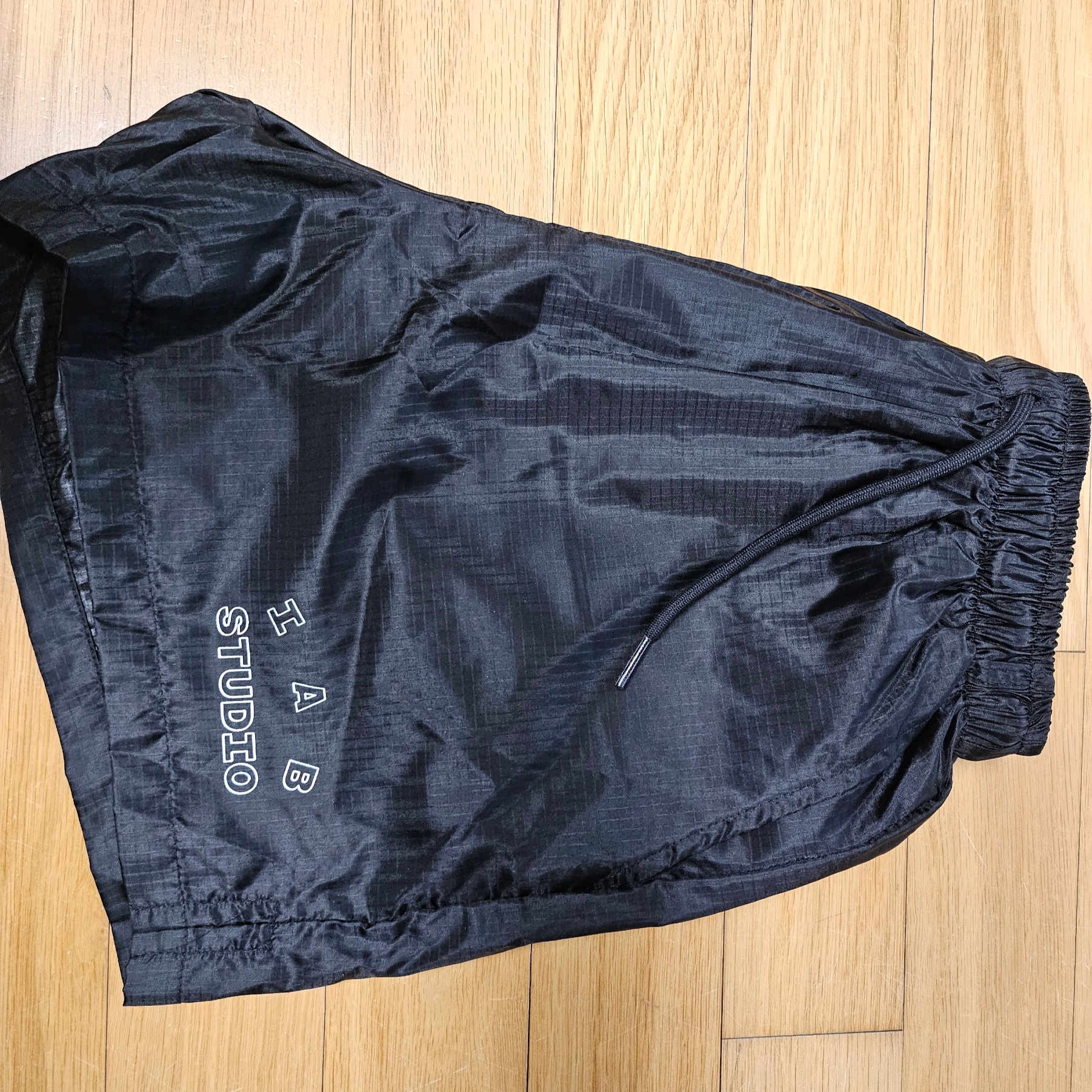 IAB Studio Ripstop Shorts Black 착용 스타일