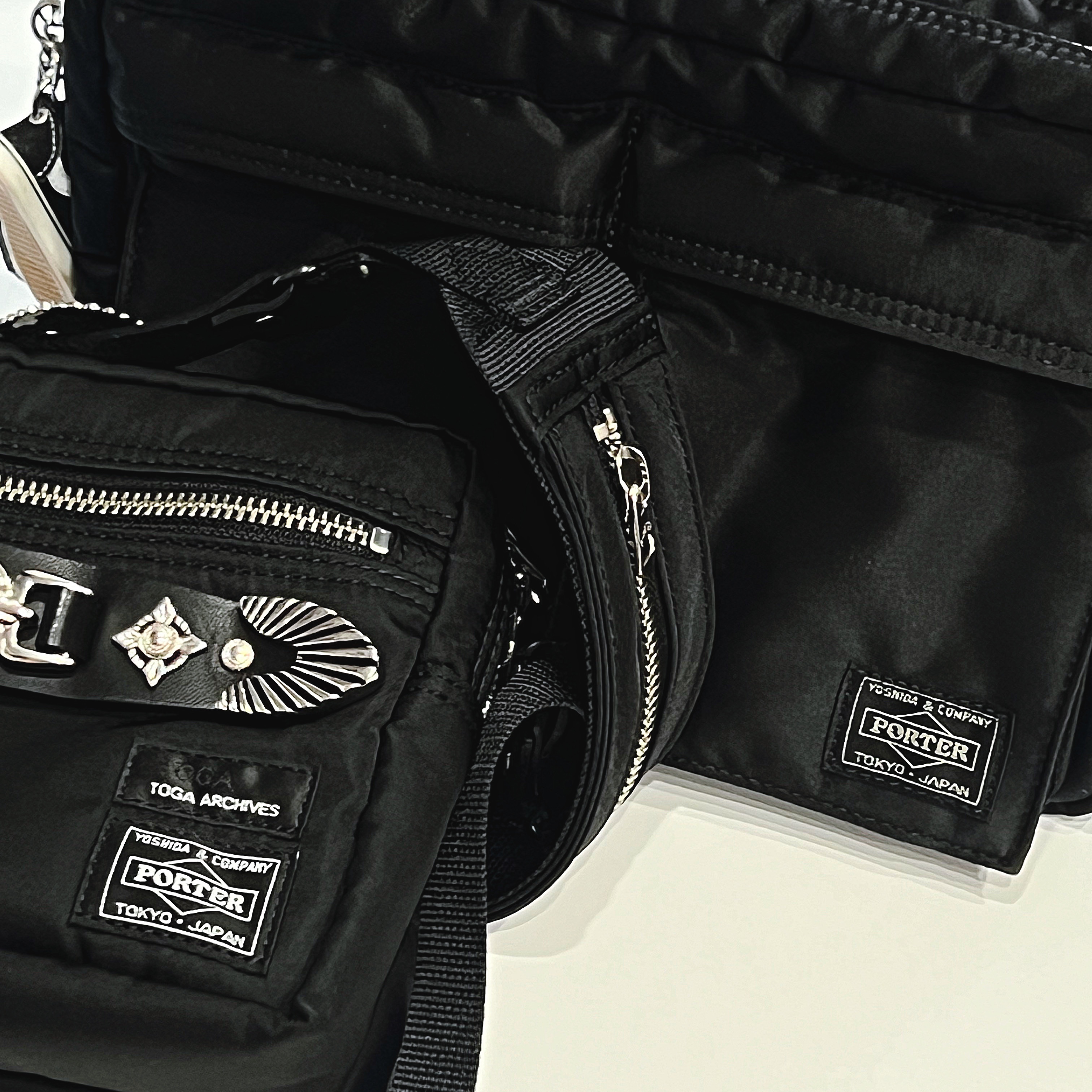 Porter Tanker Shoulder Bag S Black, Porter x Toga Belt Bag Black 착용 스타일