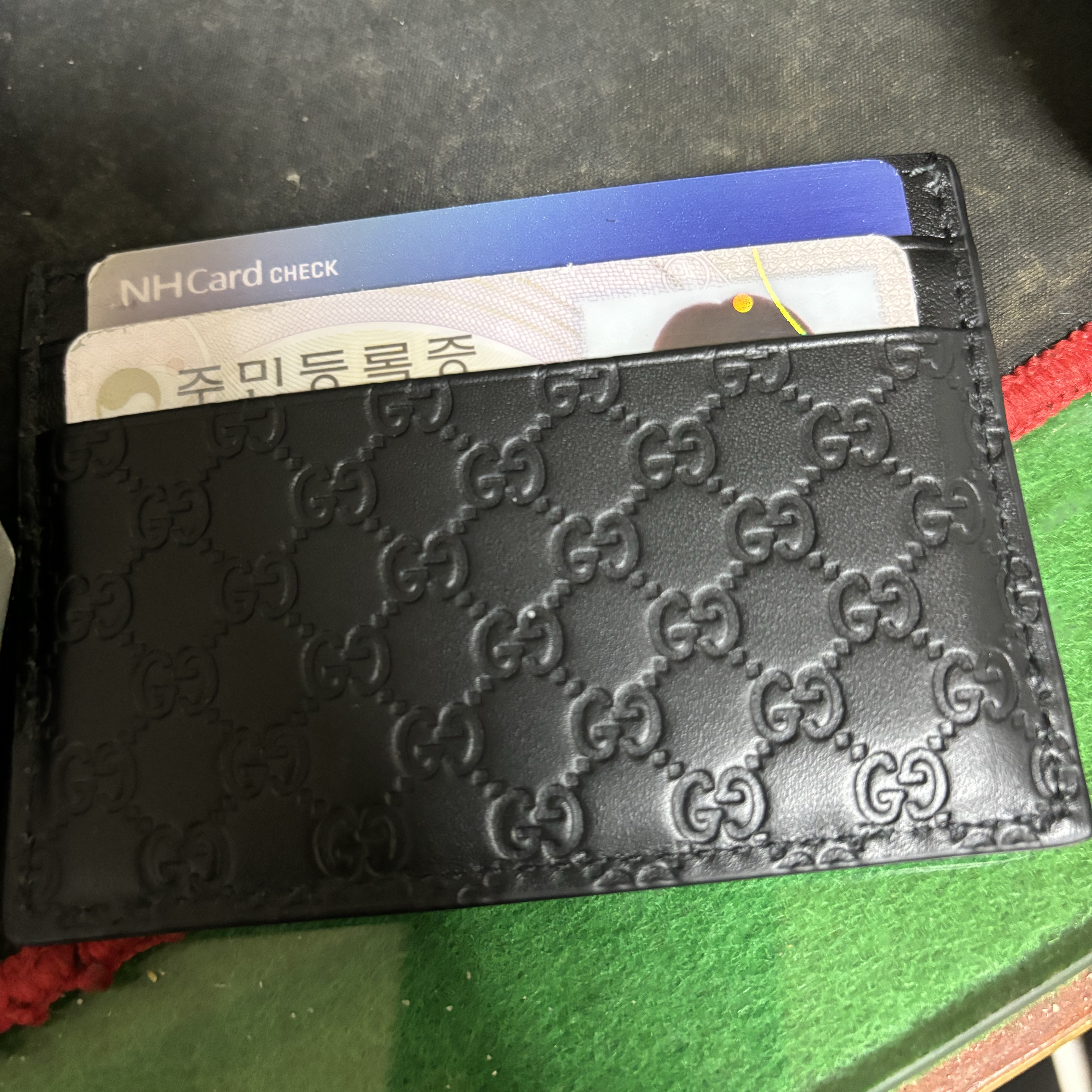 Gucci Micro GG Ssima Card Case Black 착용 스타일
