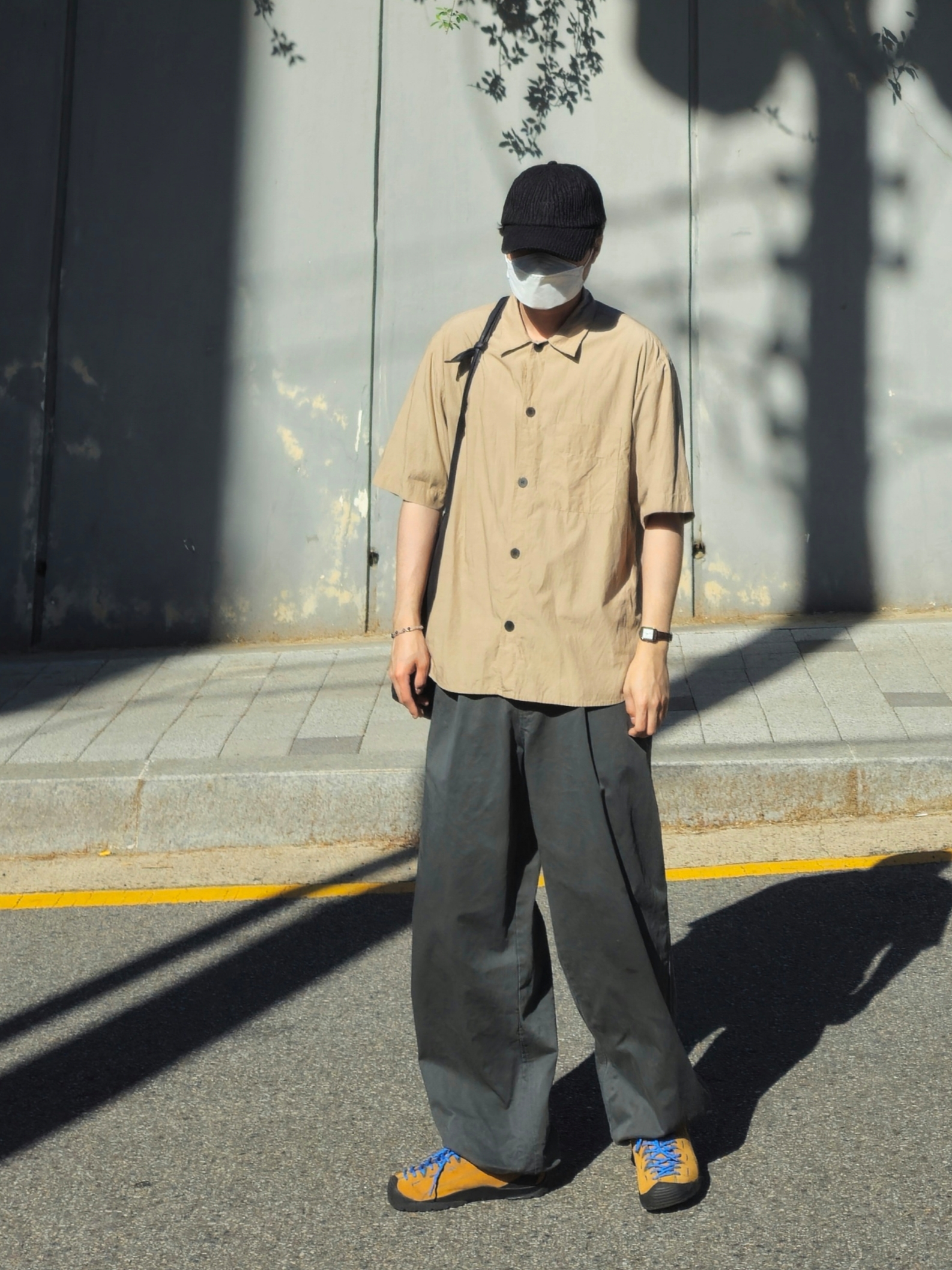 Keen Jasper Suede Sneakers Camel 착용 스타일 - 1