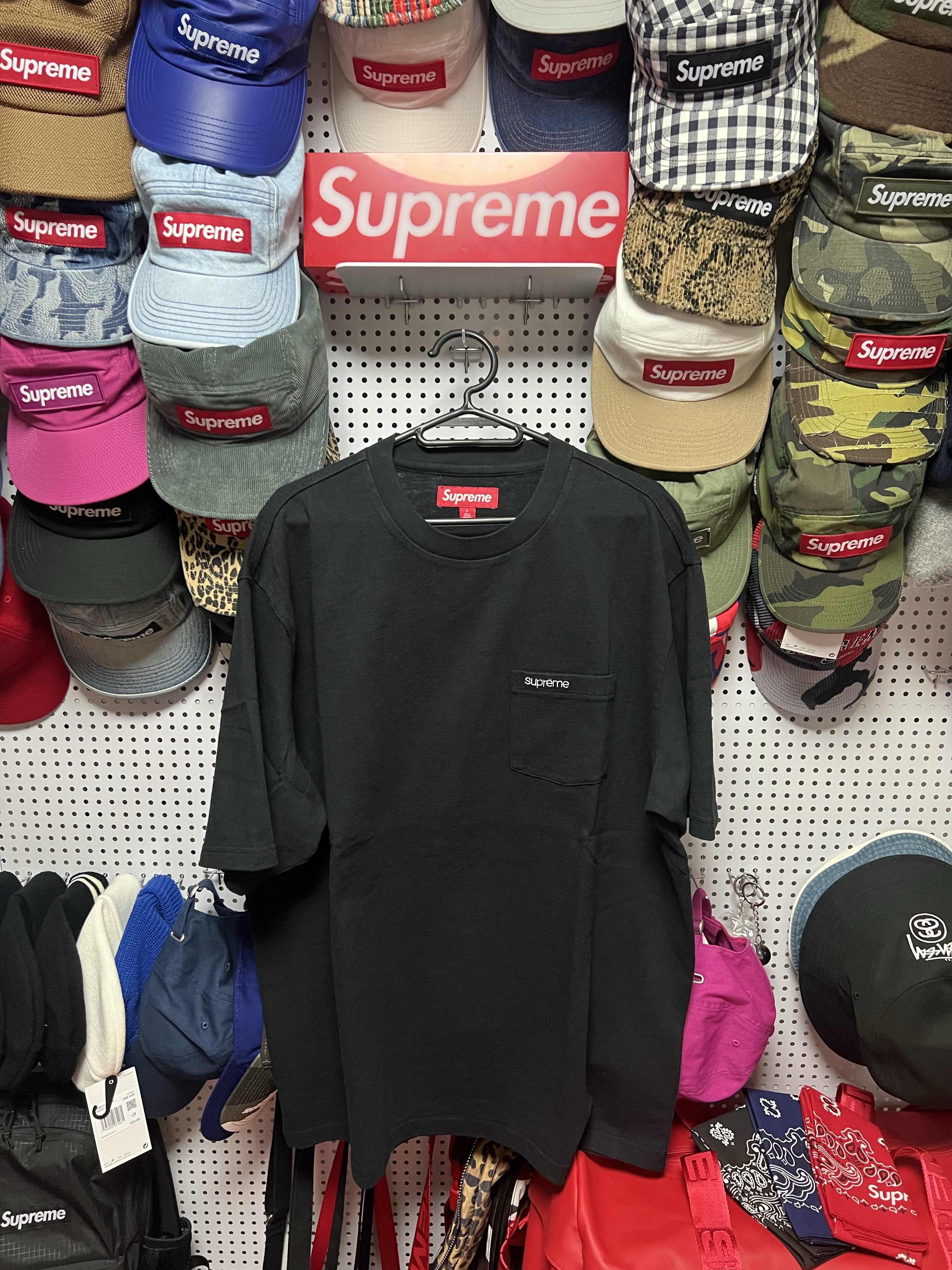Supreme S/S Rugby Black - 24SS, Supreme Cracked Arc S/S Top Orange - 24SS 착용 스타일 - 3
