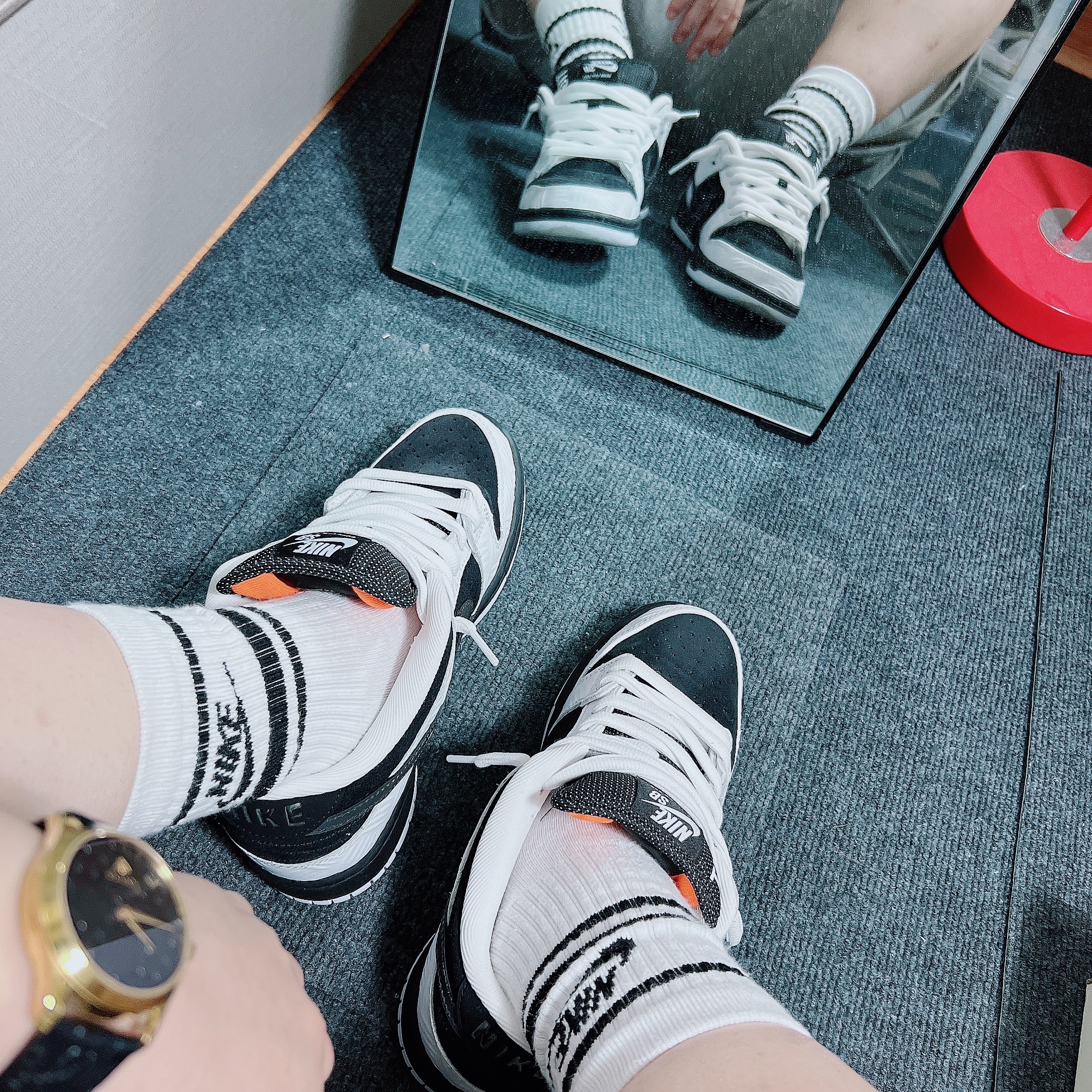 Nike x Tightbooth SB Dunk Low Pro Black and White 착용 스타일 - 3