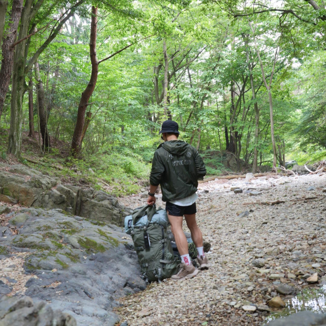 IAB Studio Ripstop Wind Jacket Deep Green, IAB Studio Ripstop Shorts Black 착용 스타일 - 1