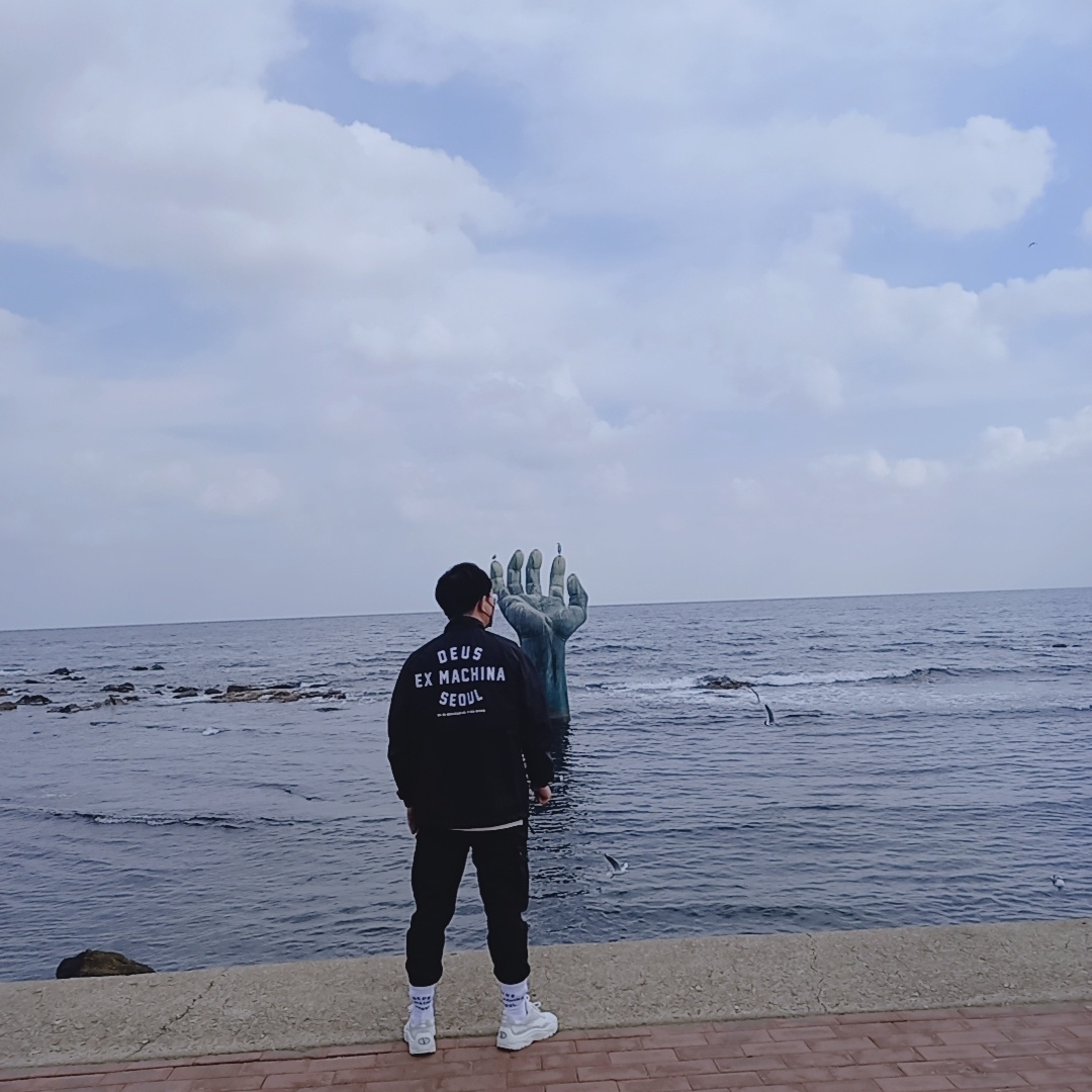 Valentino Gumboy Calfskin Sneakers White, Stone Island 31303 Cargo Pants Black - 23SS 착용 스타일 - 2
