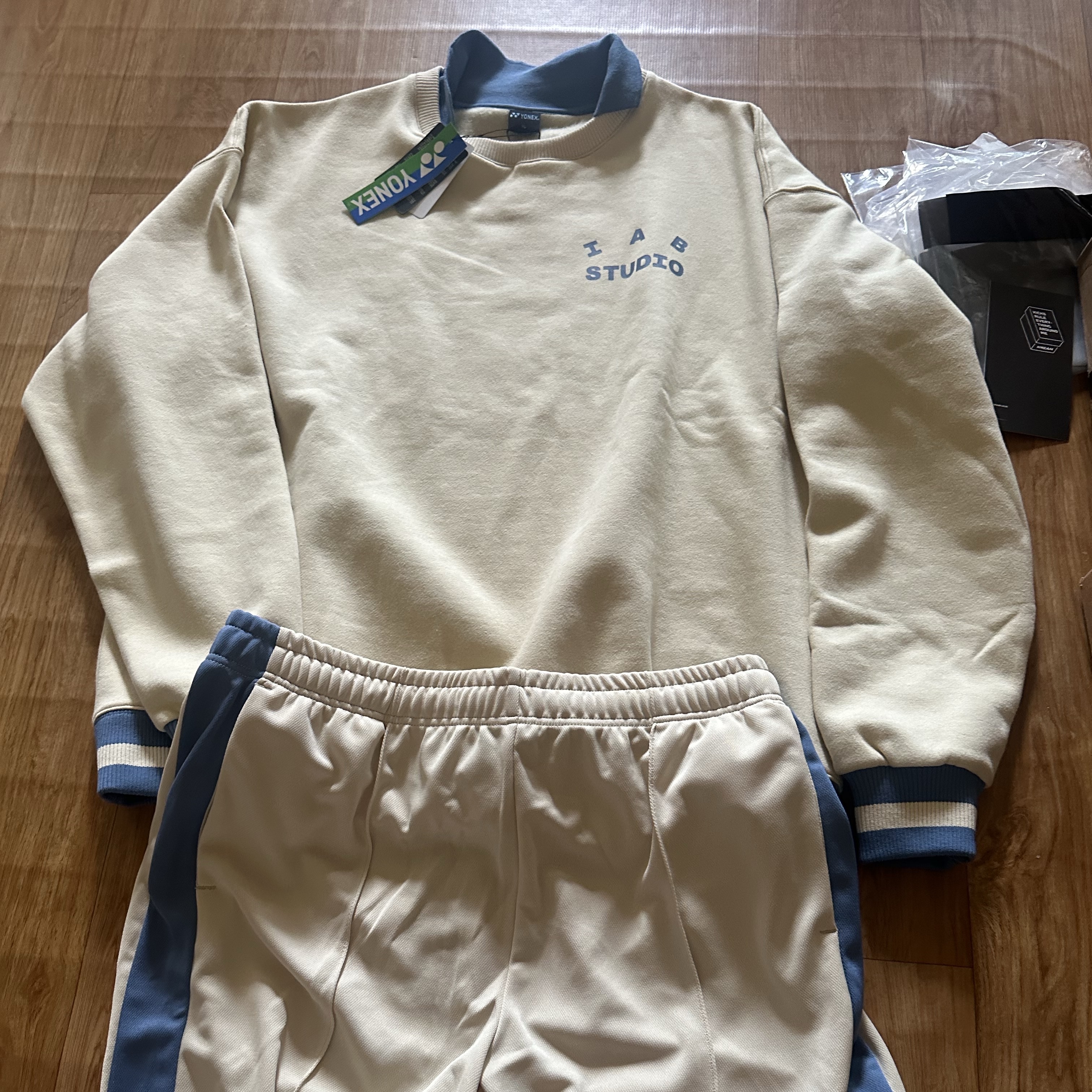 IAB Studio x Yonex Sweatshirt Reed Yellow, IAB Studio x Yonex Game Shorts Reed Yellow 착용 스타일