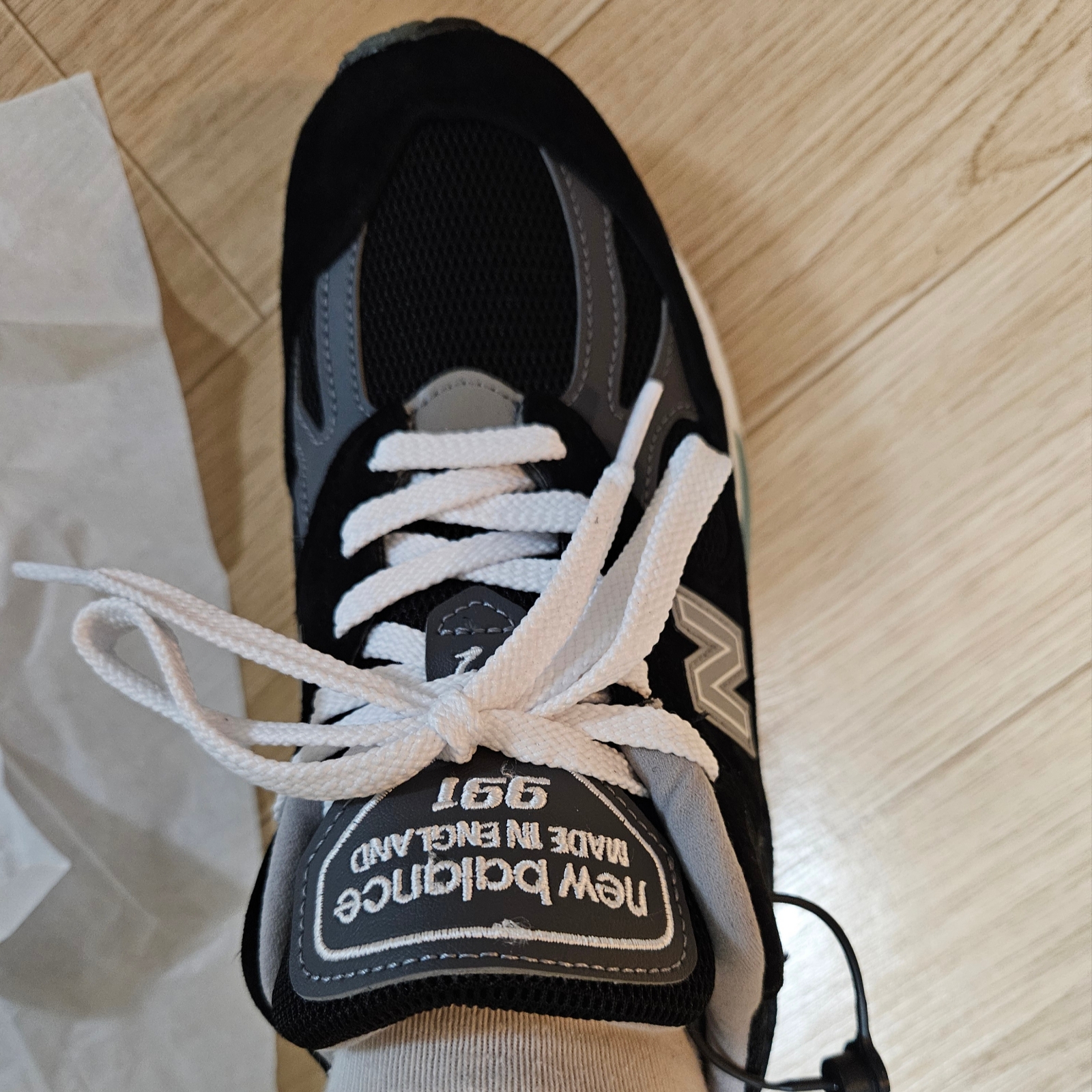 New Balance 991v2 Made in UK Black 착용 스타일 - 2