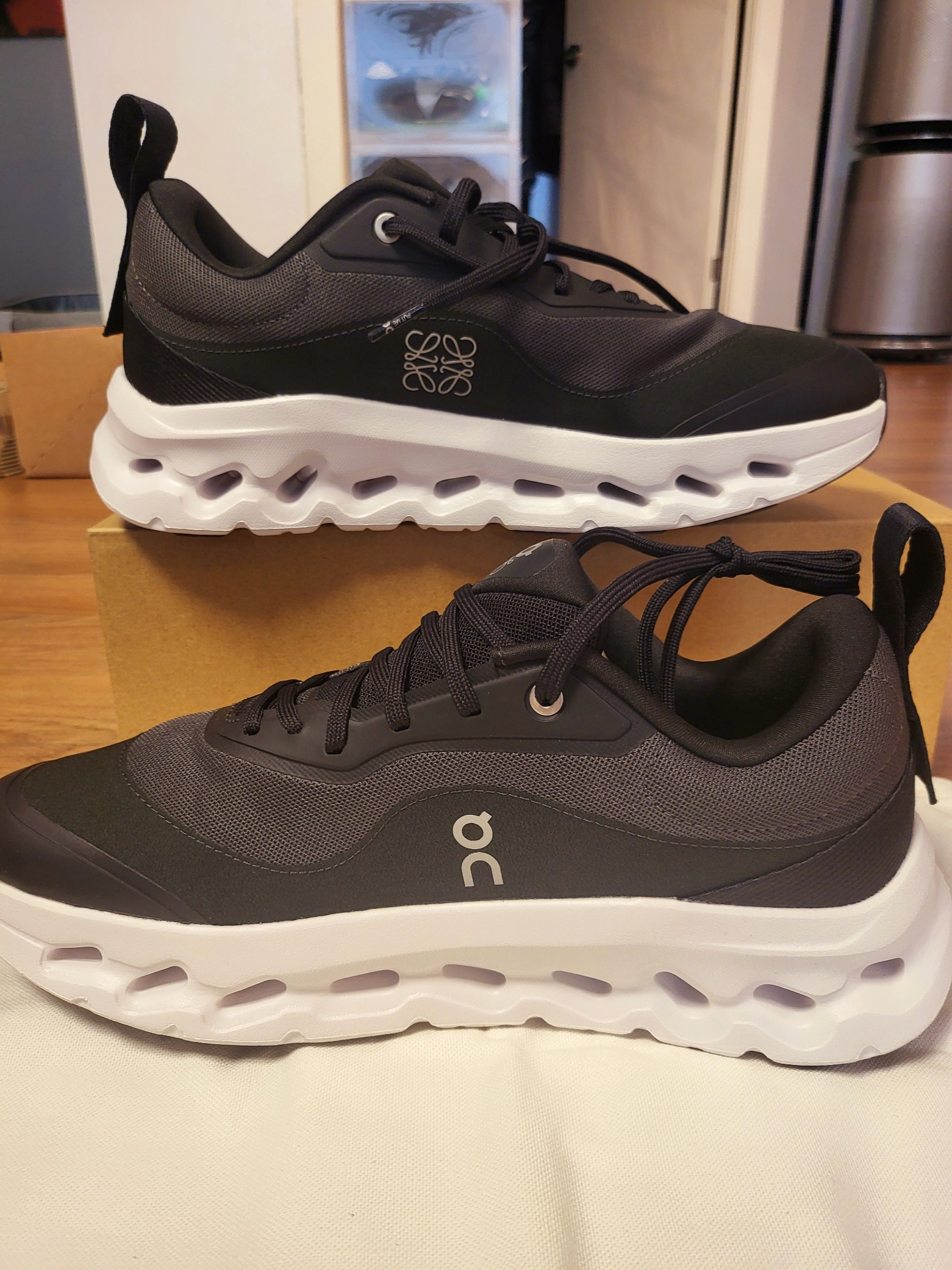 Loewe x On Running Cloudtilt 2.0 Black 착용 스타일 - 2