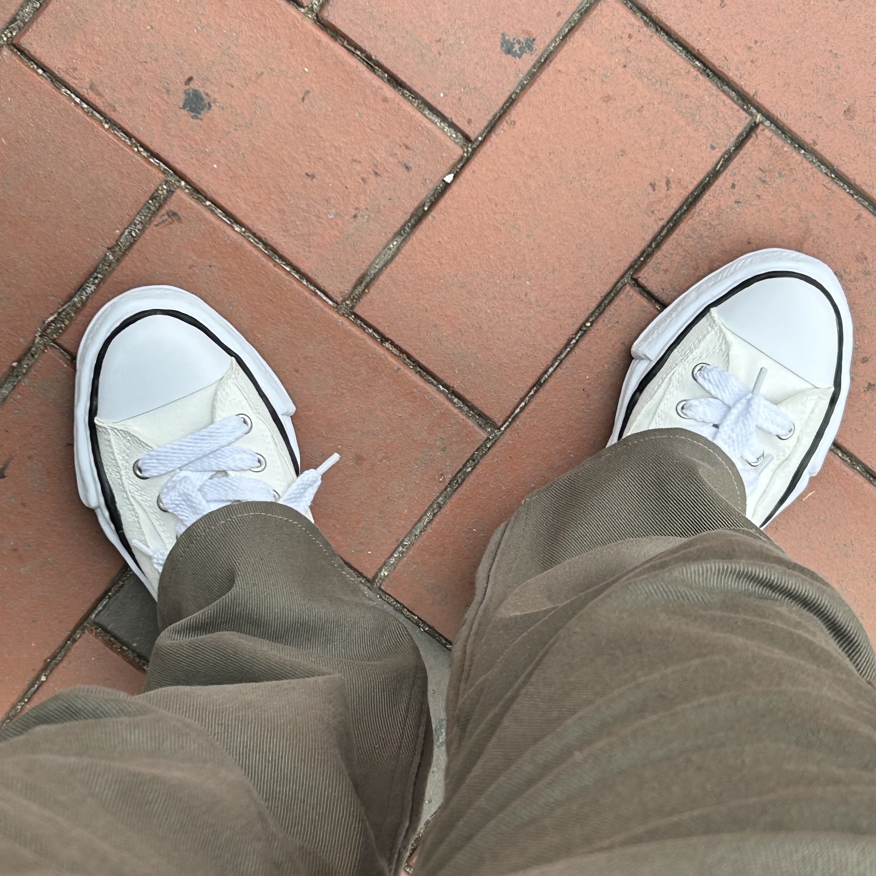 Maison Mihara Yasuhiro Peterson OG Sole Canvas Low Sneakers White 착용 스타일