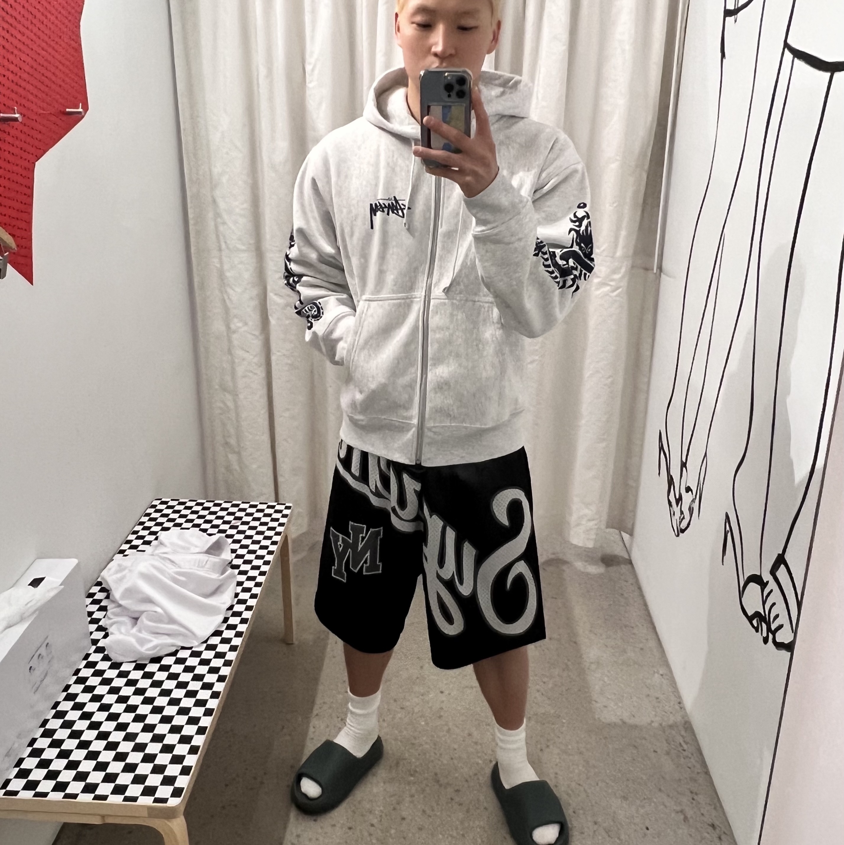 Supreme Big Script Mesh Short Black - 24SS, Stussy Dragons Zip Hoodie Ash Heather 착용 스타일 - 1