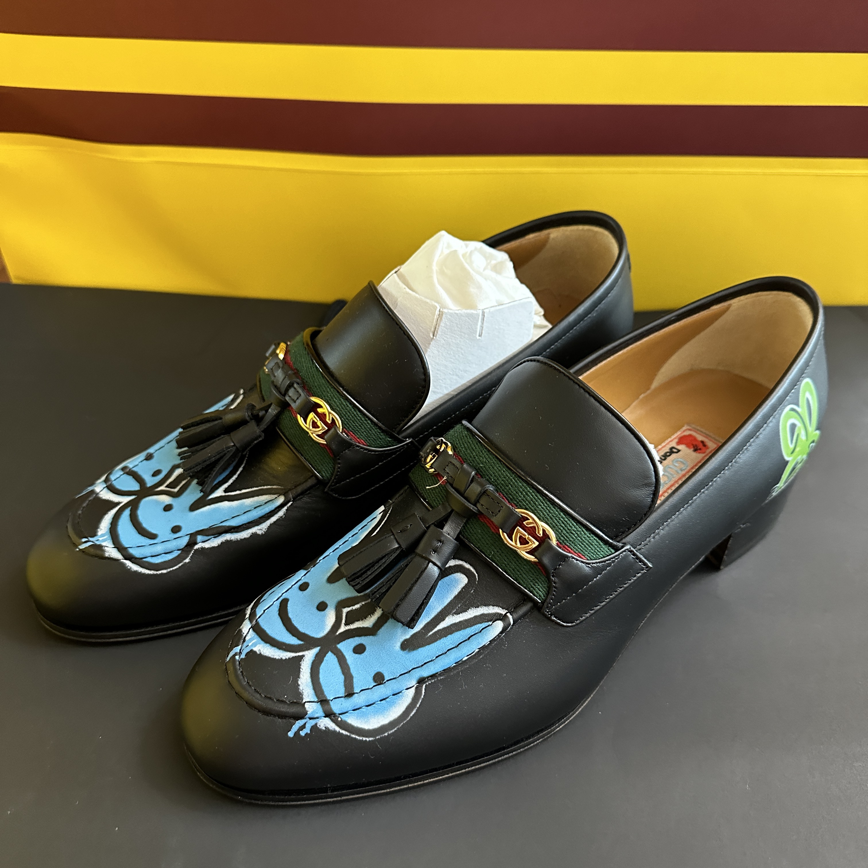 Gucci Web and Interlocking G Leather Loafer Black 착용 스타일 - 1