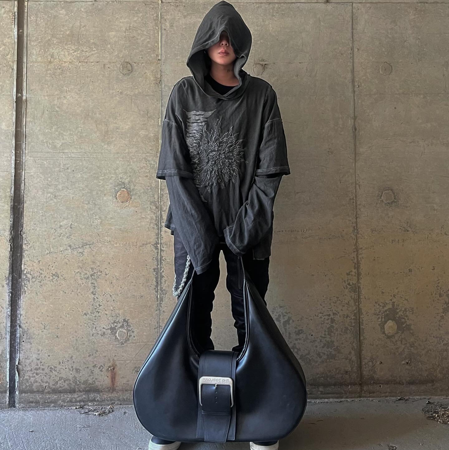 Rick Owens Geobasket Full Grain Calf Leather Strobe Sneakers Black Milk White, Project G/R Mega Buckle Hobo Bag Black 착용 스타일 - 2