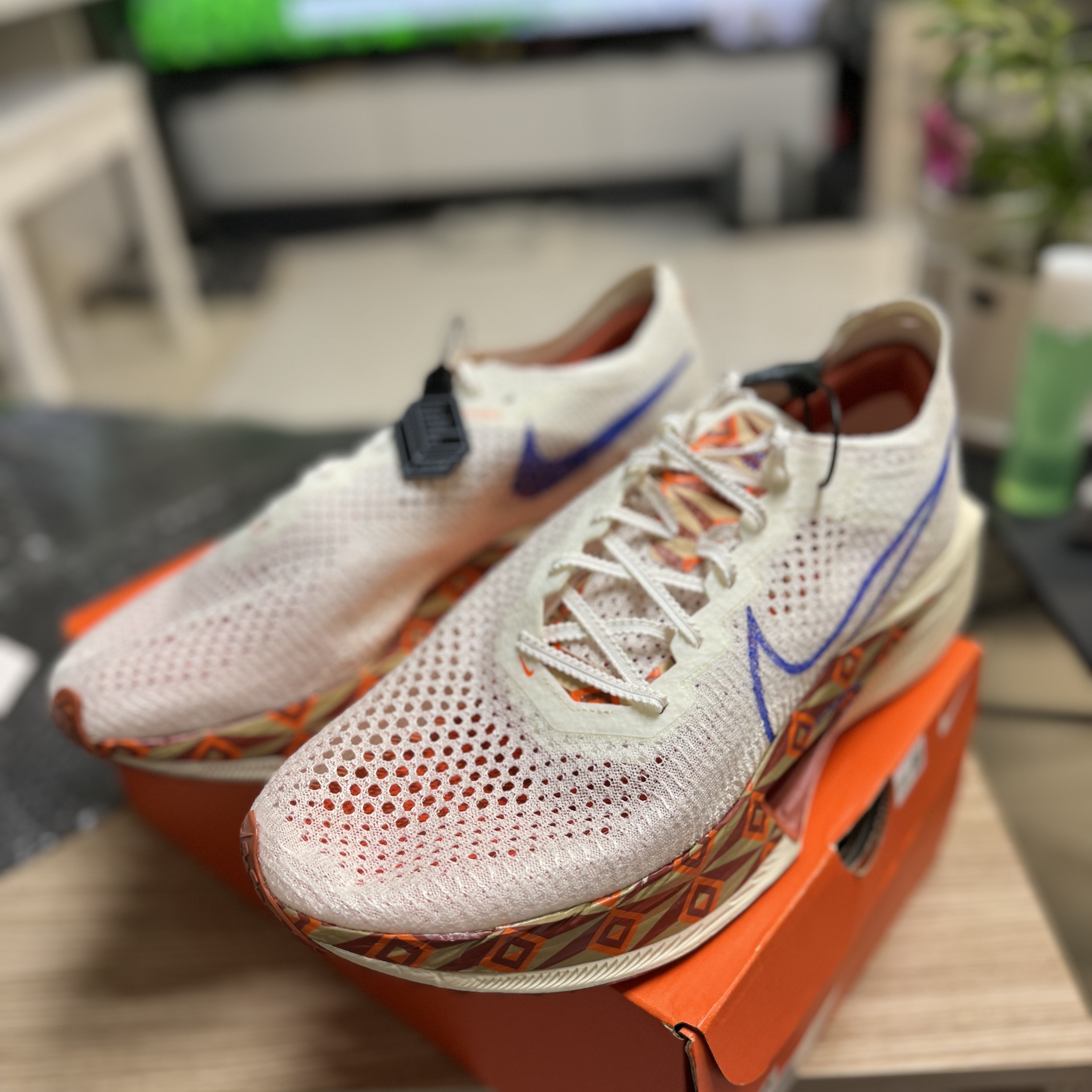 Nike ZoomX Vaporfly Next% 3 PRM Sail Hyper Royal 착용 스타일 - 1