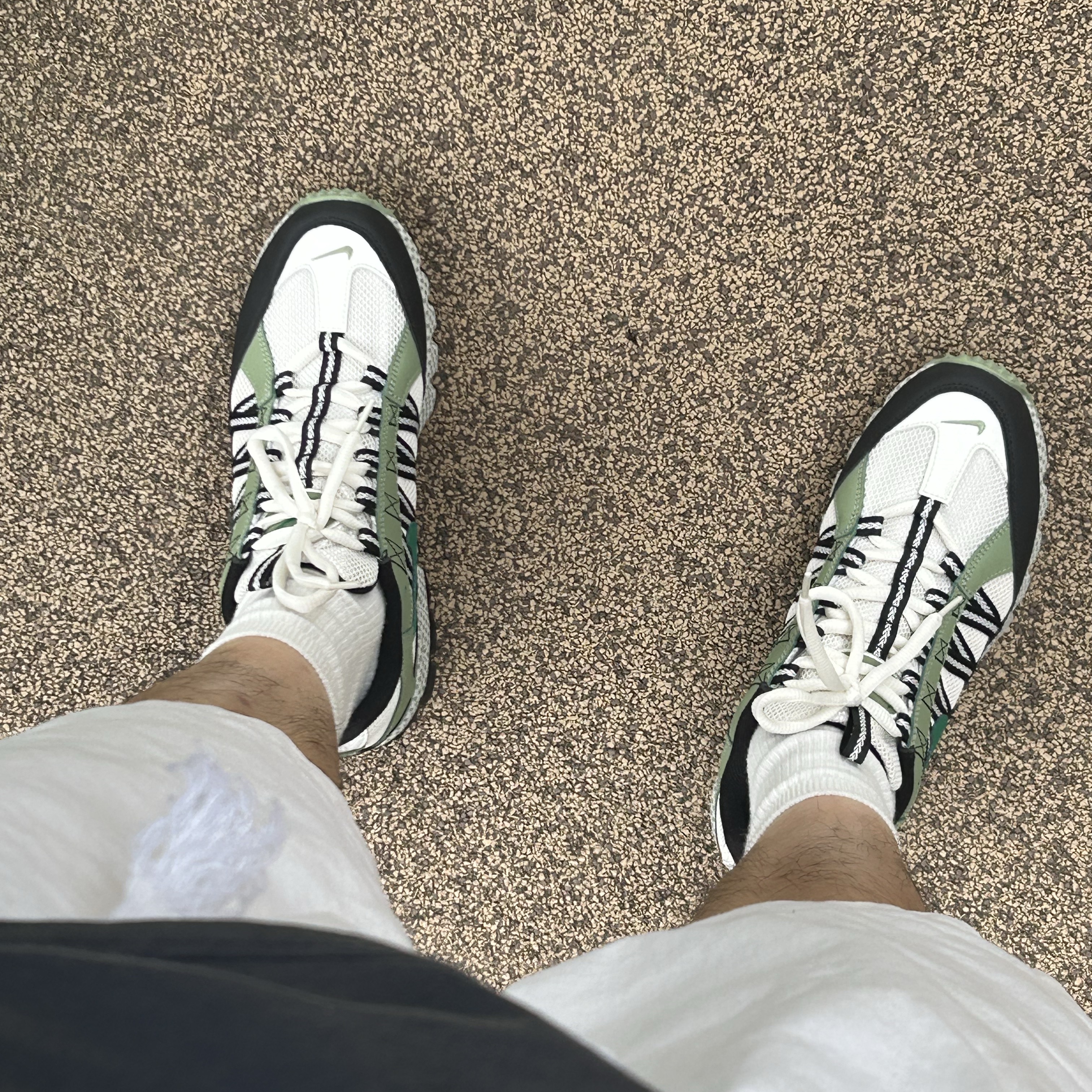 Nike Air Humara Oil Green and Malachite 착용 스타일