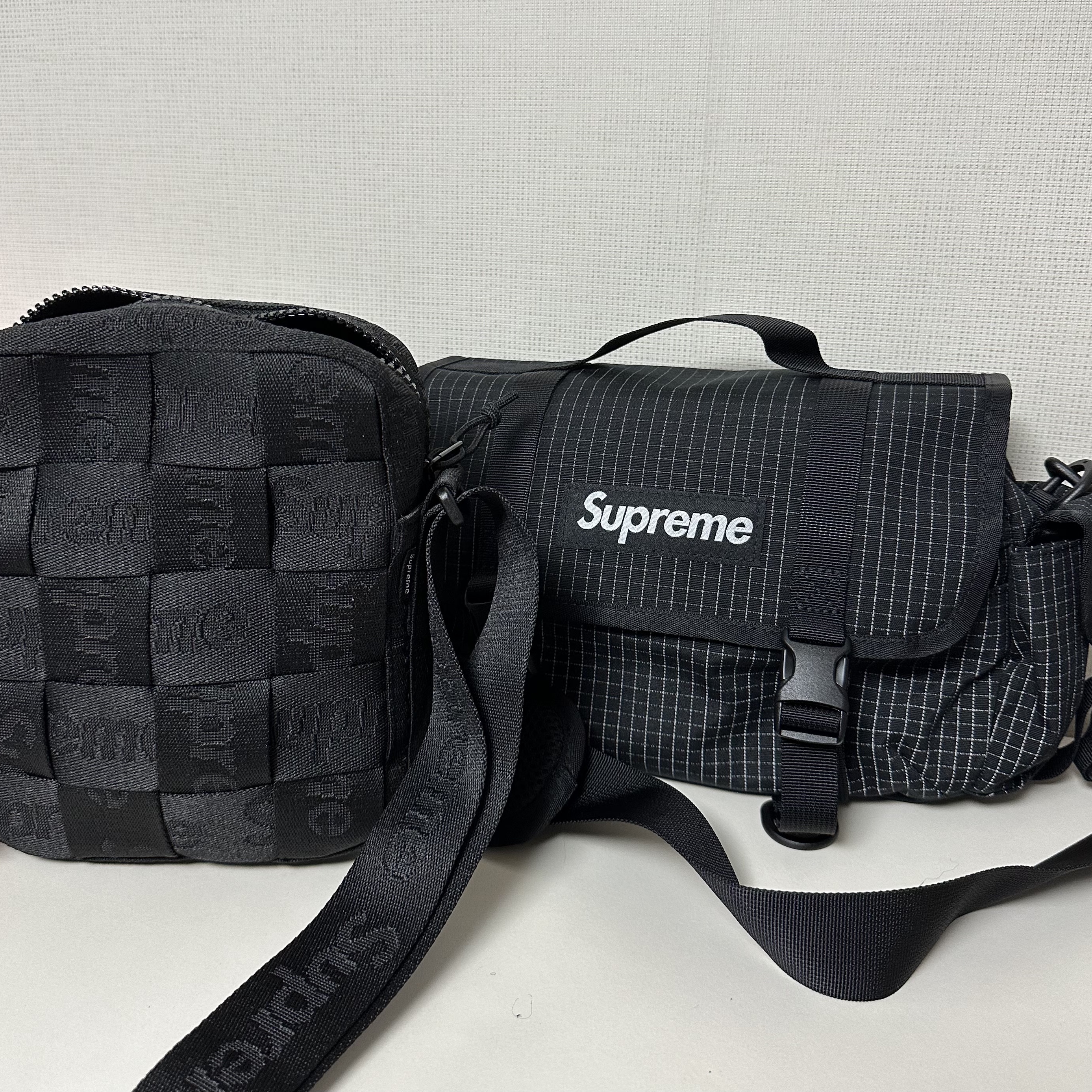 Supreme Mini Duffle Bag Black - 24SS, Supreme Woven Shoulder Bag Black - 23SS 착용 스타일 - 2