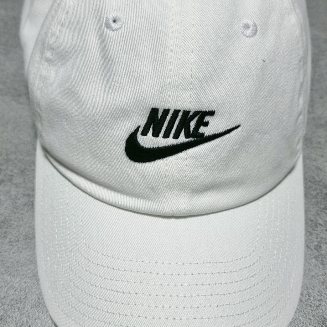 Nike Heritage 86 Futura Washed Cap White 착용 스타일