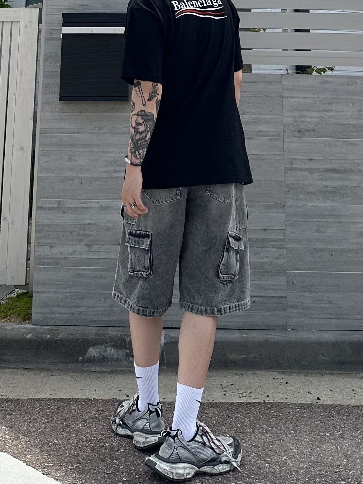 Balenciaga 3XL Sneakers Grey White Red 착용 스타일 - 2