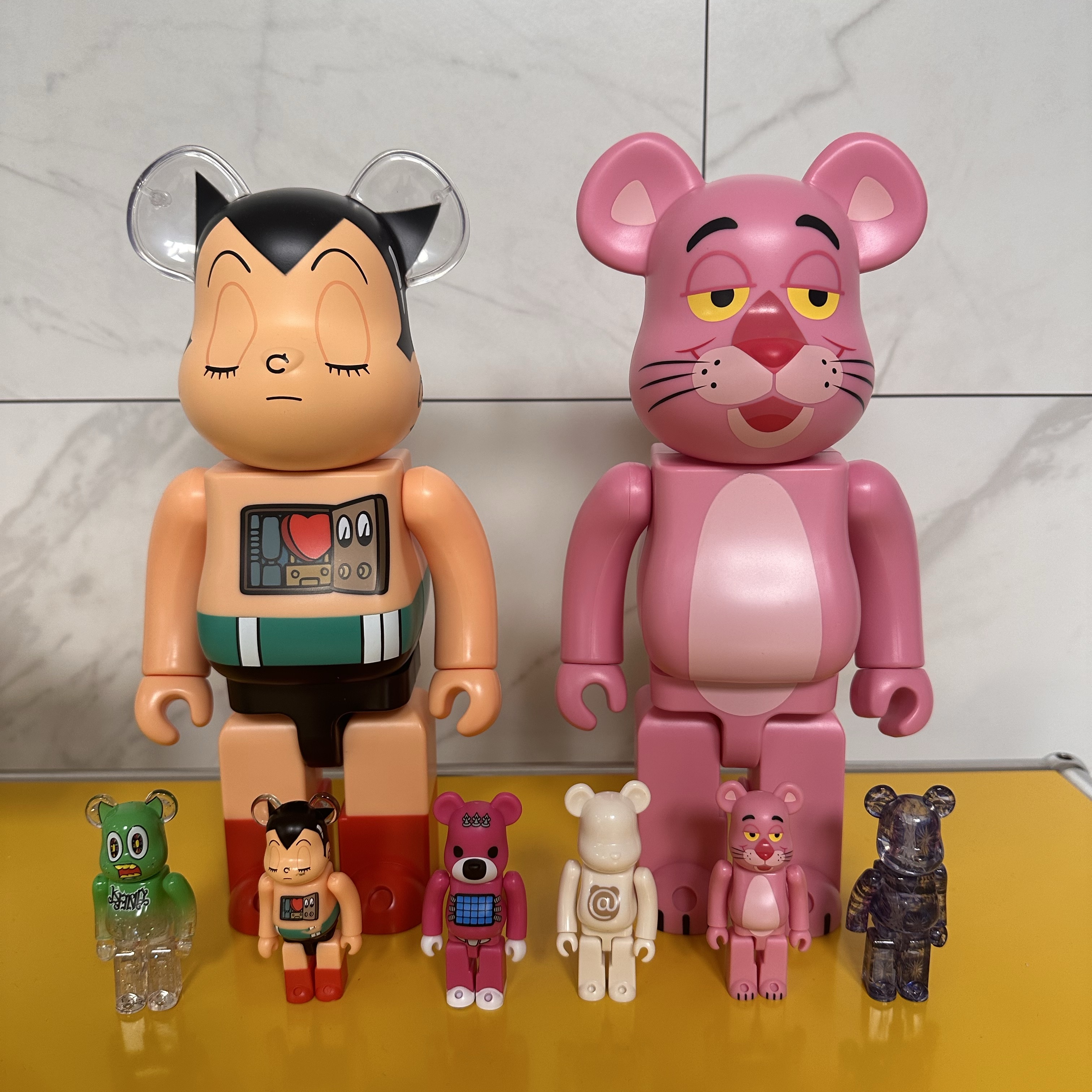 Bearbrick Astroy Boy Sleeping Ver. 100% & 400% Set 착용 스타일
