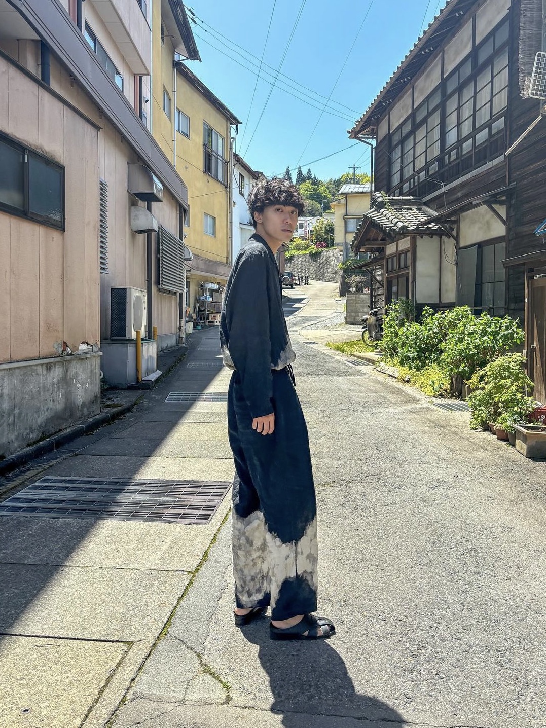 Markaware Triple Pleated Easy Trousers Cloudy Bleaching 착용 스타일 - 1