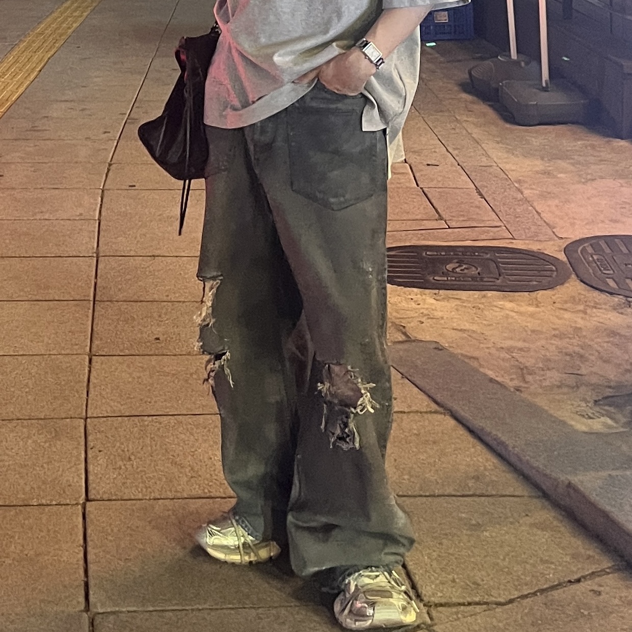 Balenciaga Patched Pockets Baggy Jeans Blue, Balenciaga 3XL Sneakers Light Beige 착용 스타일 - 2