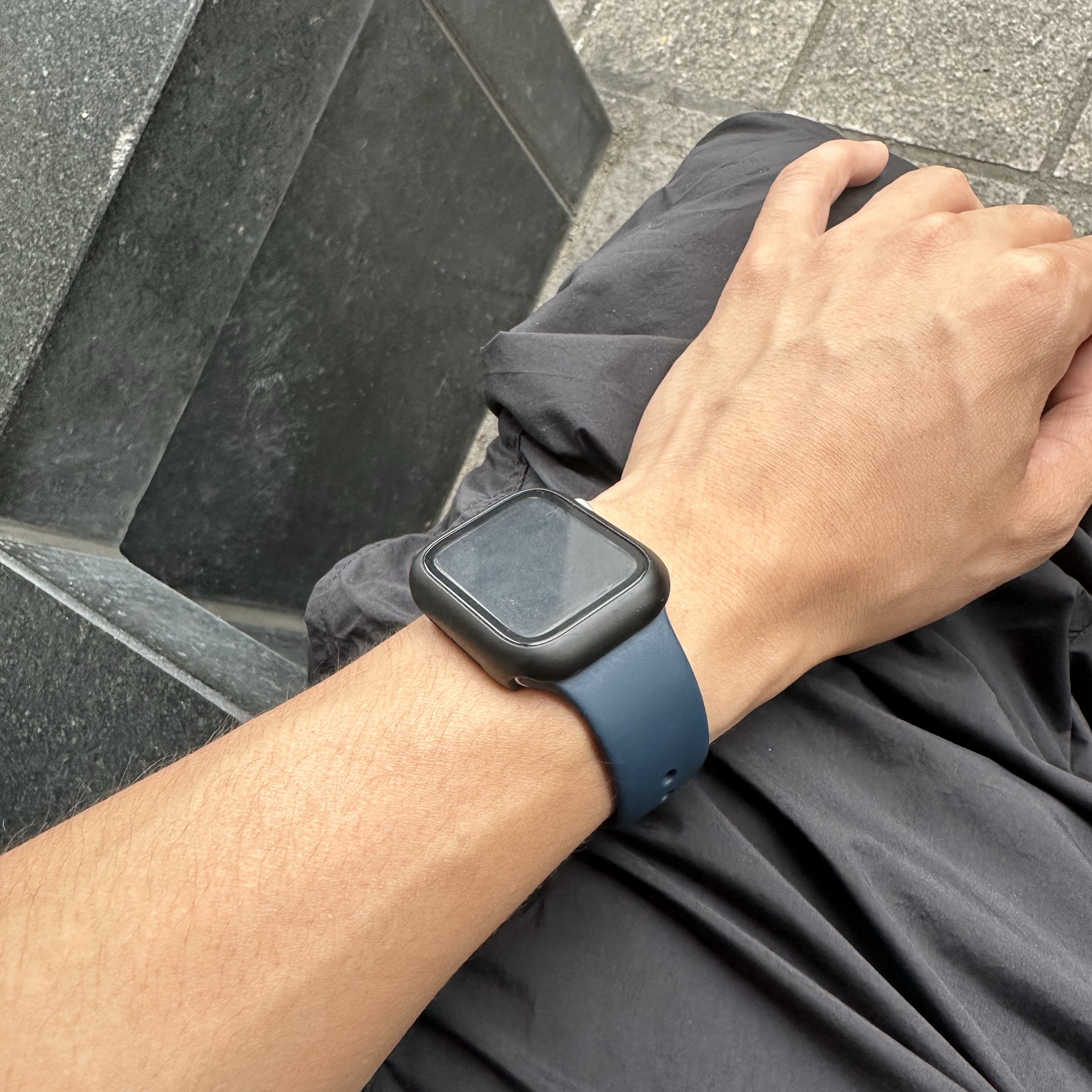 Apple Watch SE 2023 40mm GPS Silver Aluminium Case with Sport Band S/M Storm Blue (Korean Ver.) 착용 스타일