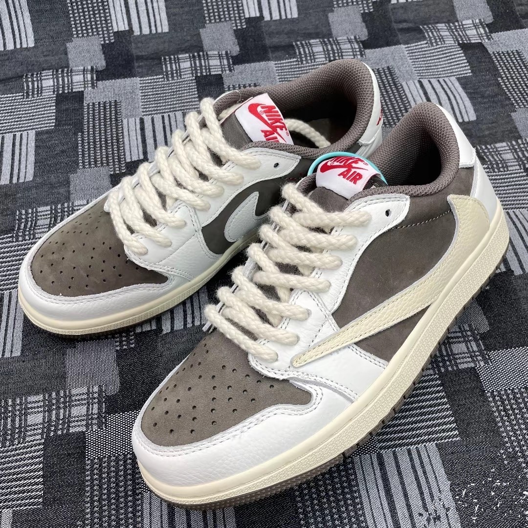 (PS) Jordan 1 x Travis Scott Retro Low OG SP Sail and Ridgerock 착용 스타일 - 1
