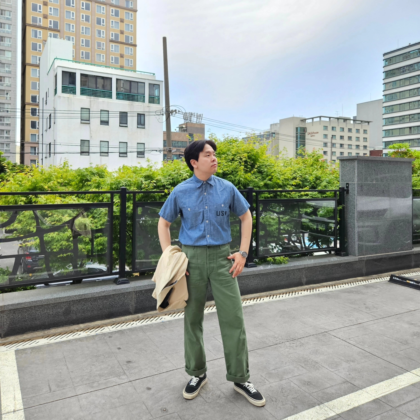 Orslow 5002 US Army Fatigue Pants Green, Vans Authentic 44 DX Anaheim Factory Black 착용 스타일 - 6